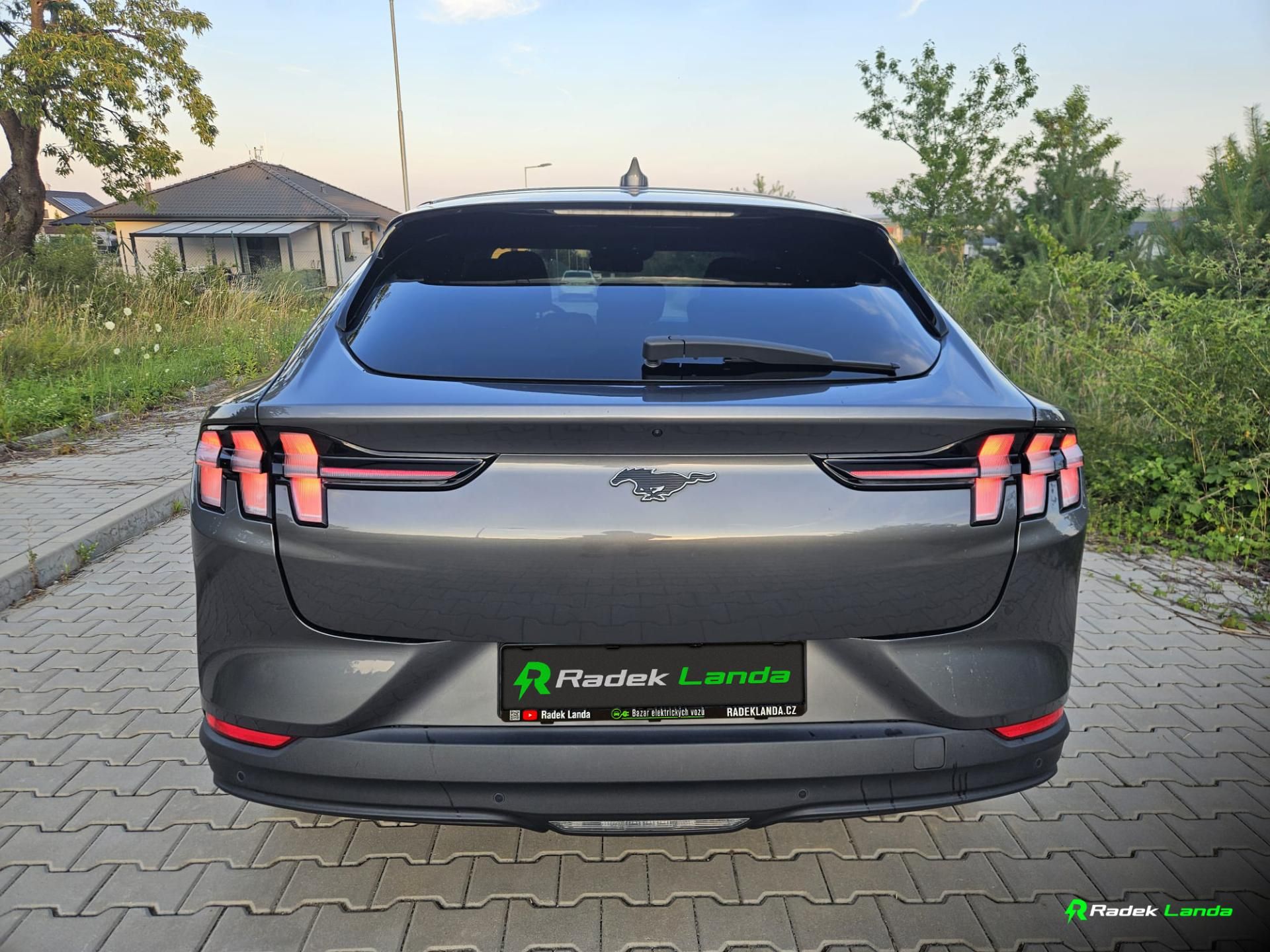 Ford Mustang Mach-E, Kamera, Navi, kůže - fotka 5