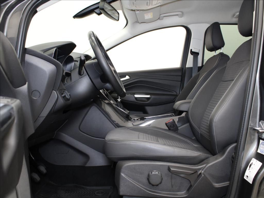 Ford Kuga, 1,5 EB 110kW ST 54tkm. 1.maj. - fotka 6