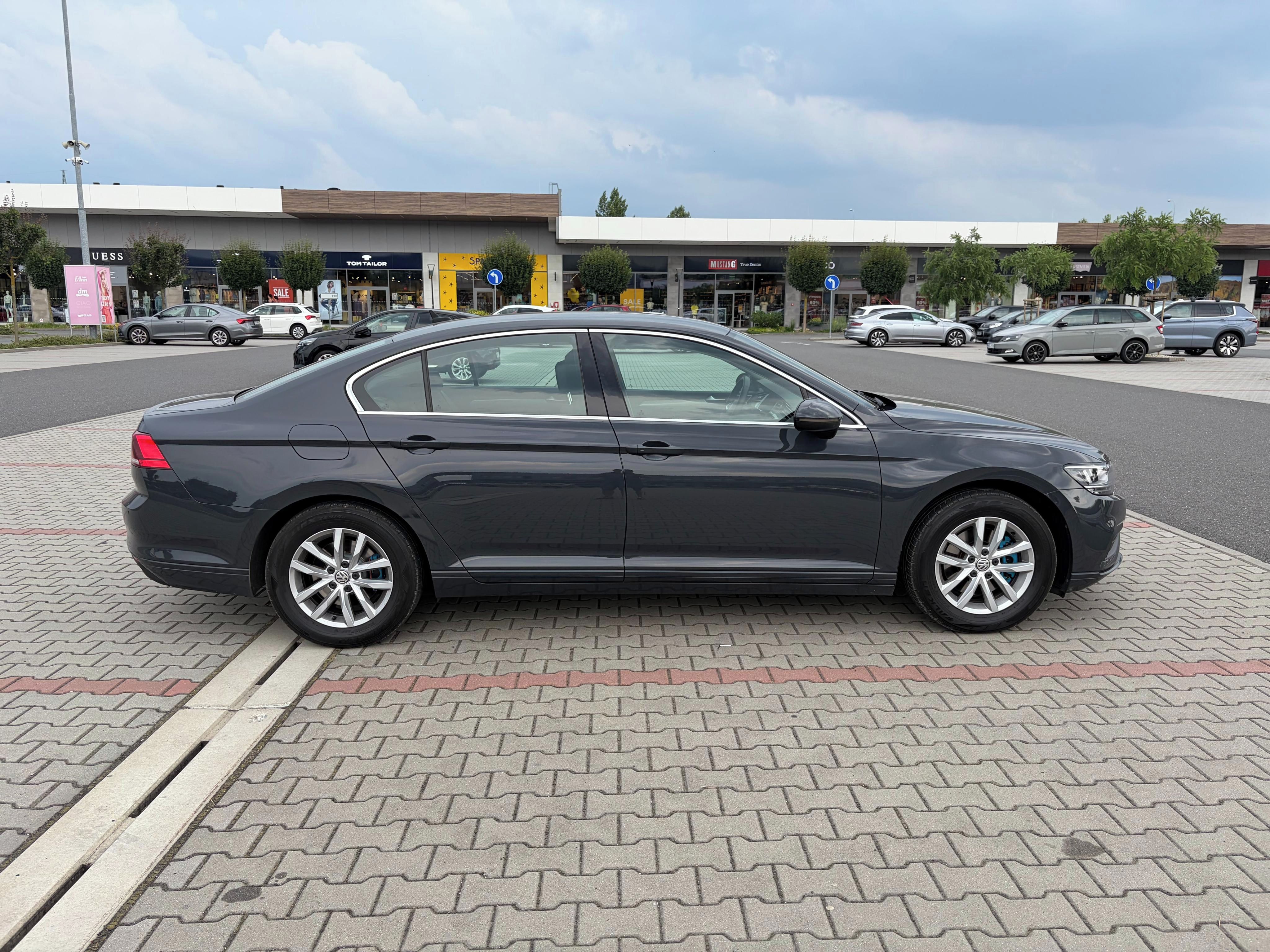Volkswagen Passat, 1.5 TSi 110kw ČR TOP VÝBAVA - fotka 2