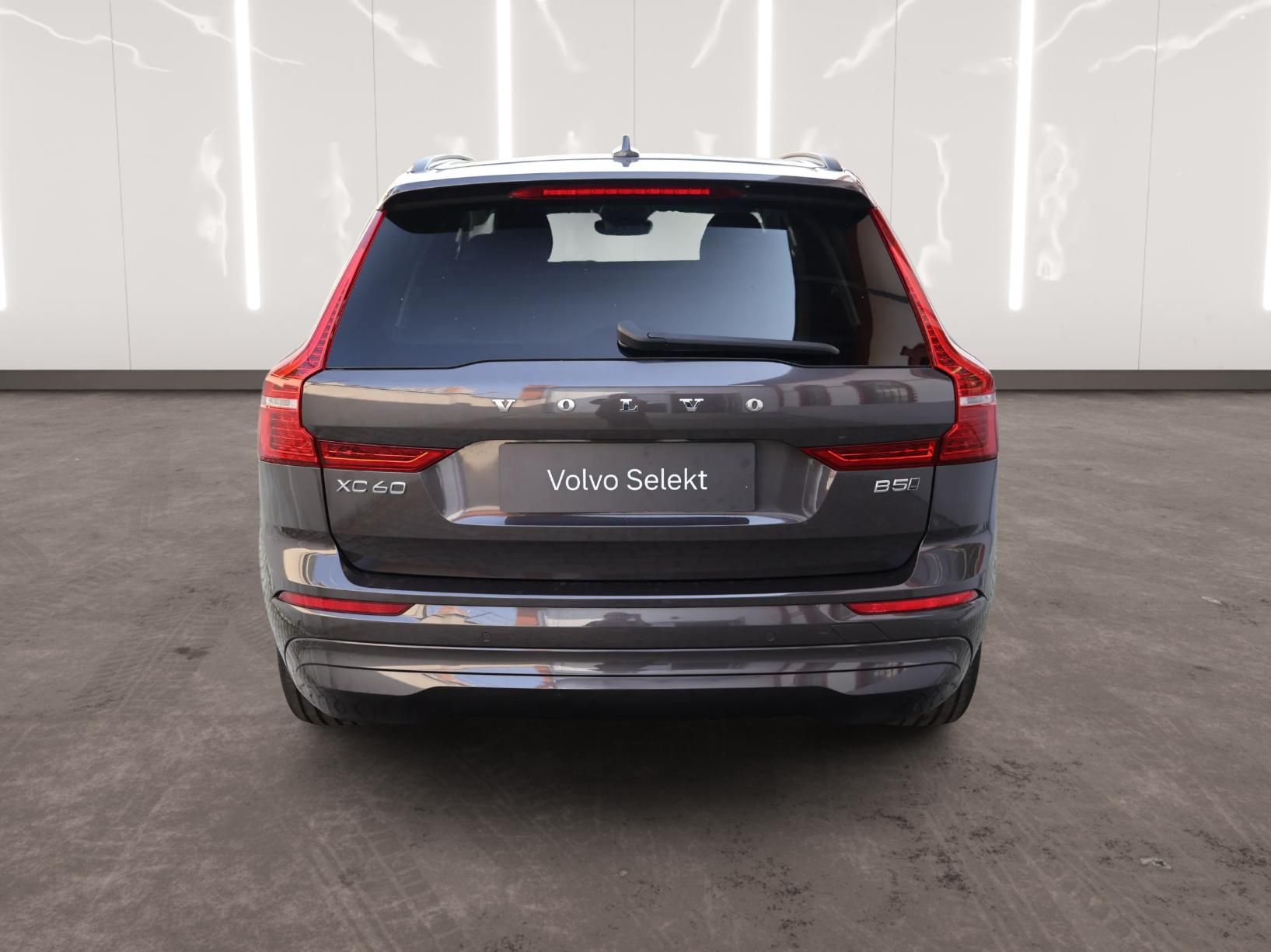 Volvo XC60, Core, B5 AWD Mild hybrid - fotka 3
