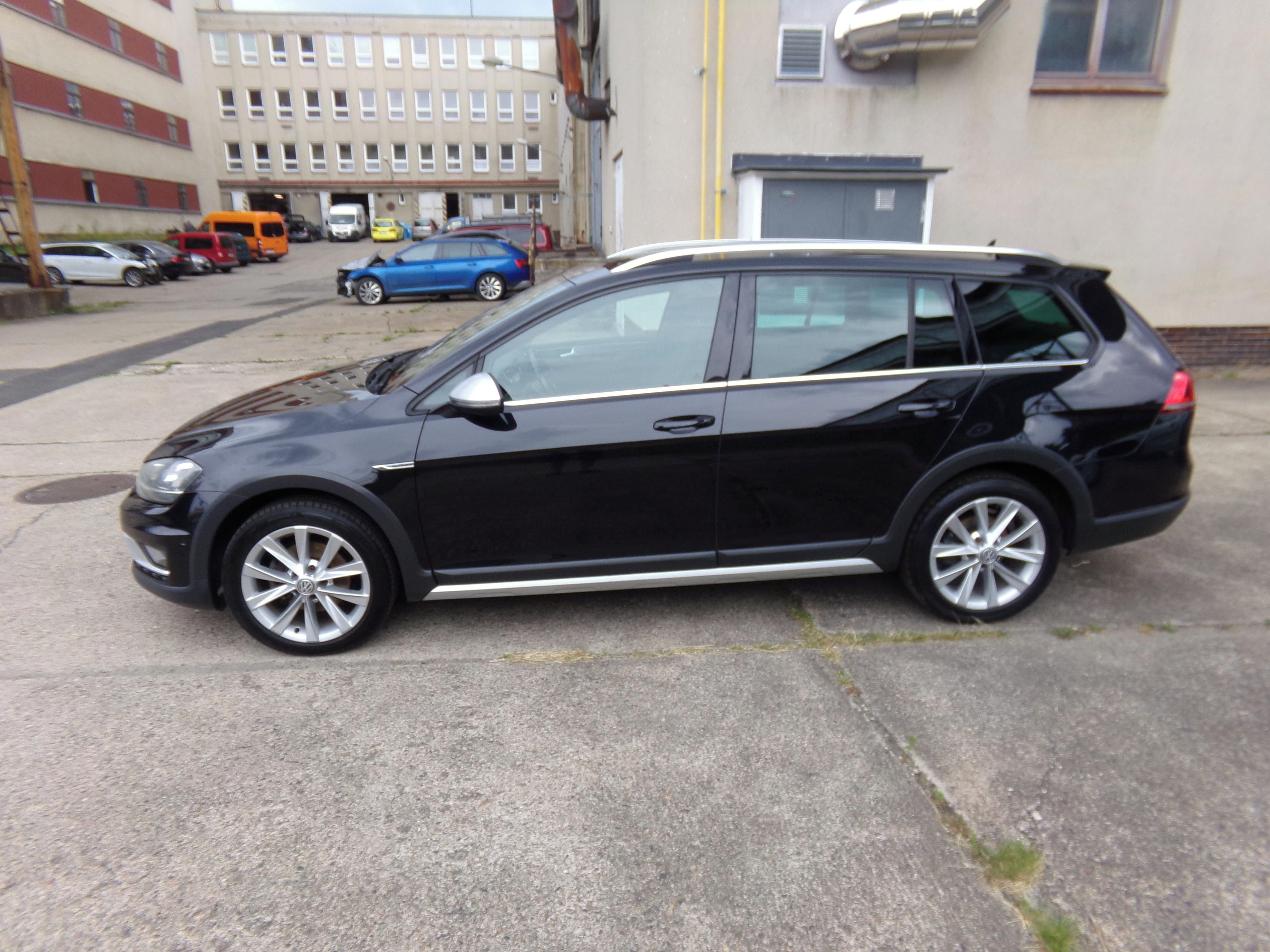 Volkswagen Golf, 2.0TDI ALLTRACK - fotka 2