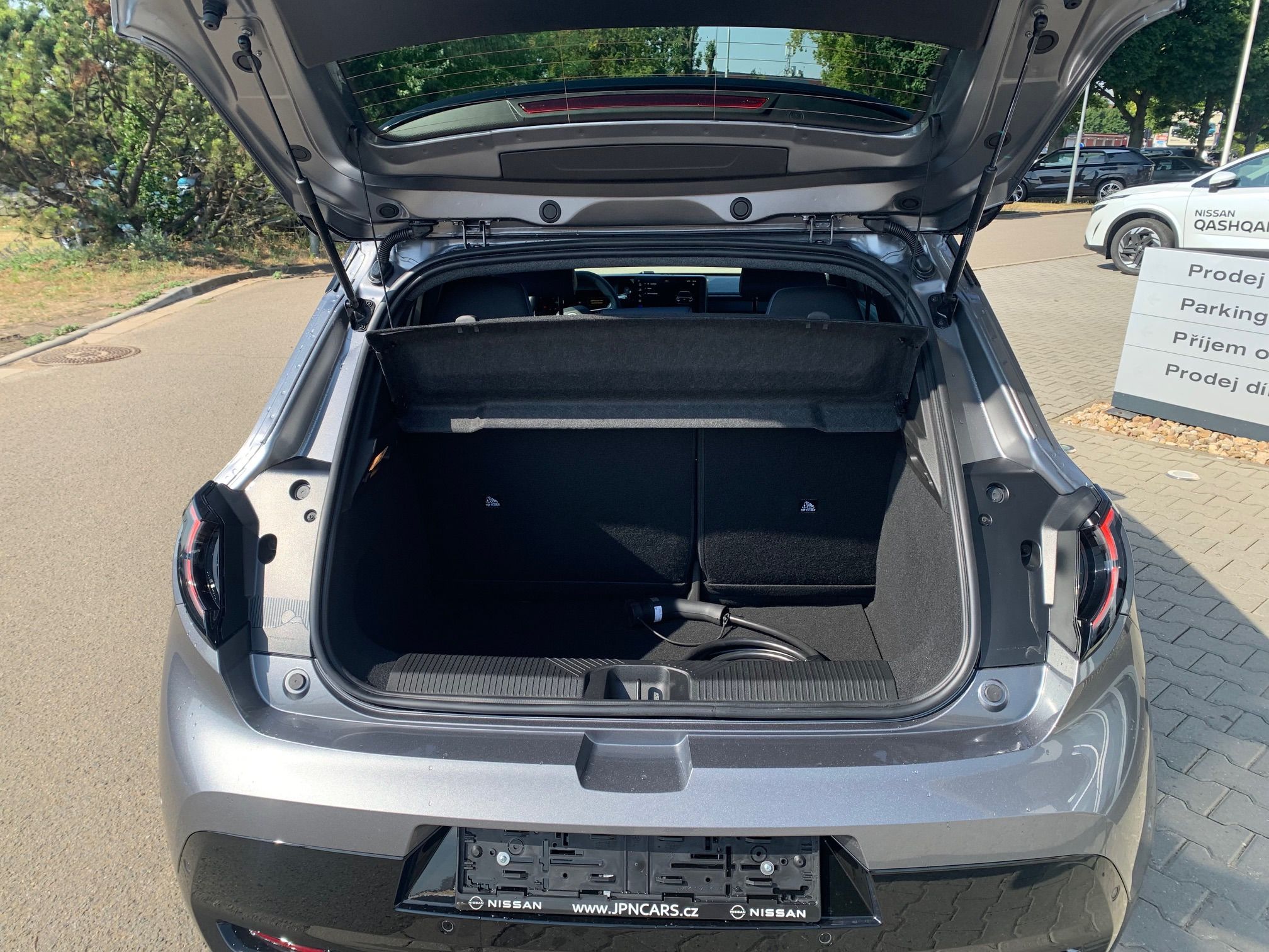 Nissan Micra, EVOLVE 52kWh + Two-tone - fotka 6