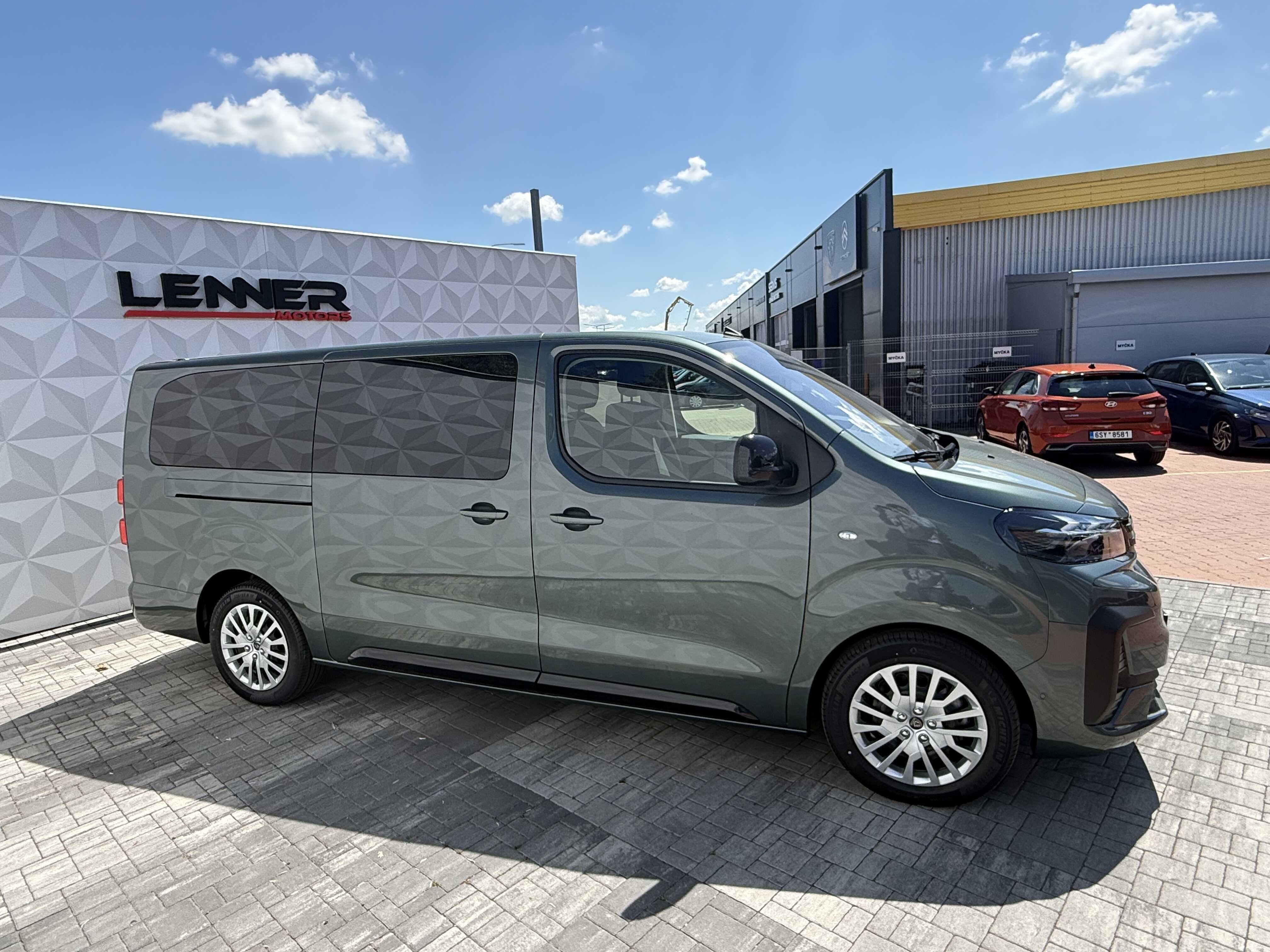 Peugeot Traveller, Active long 2.2 BlueHDi 180 AT - fotka 5