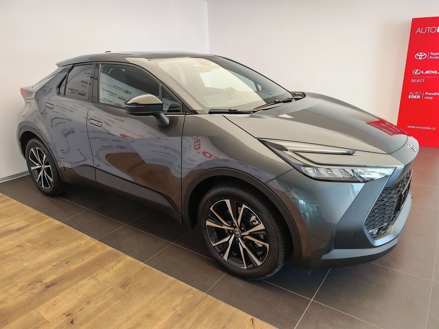 Toyota C-HR, 2,0 Plug-in Hybrid Style - fotka 3