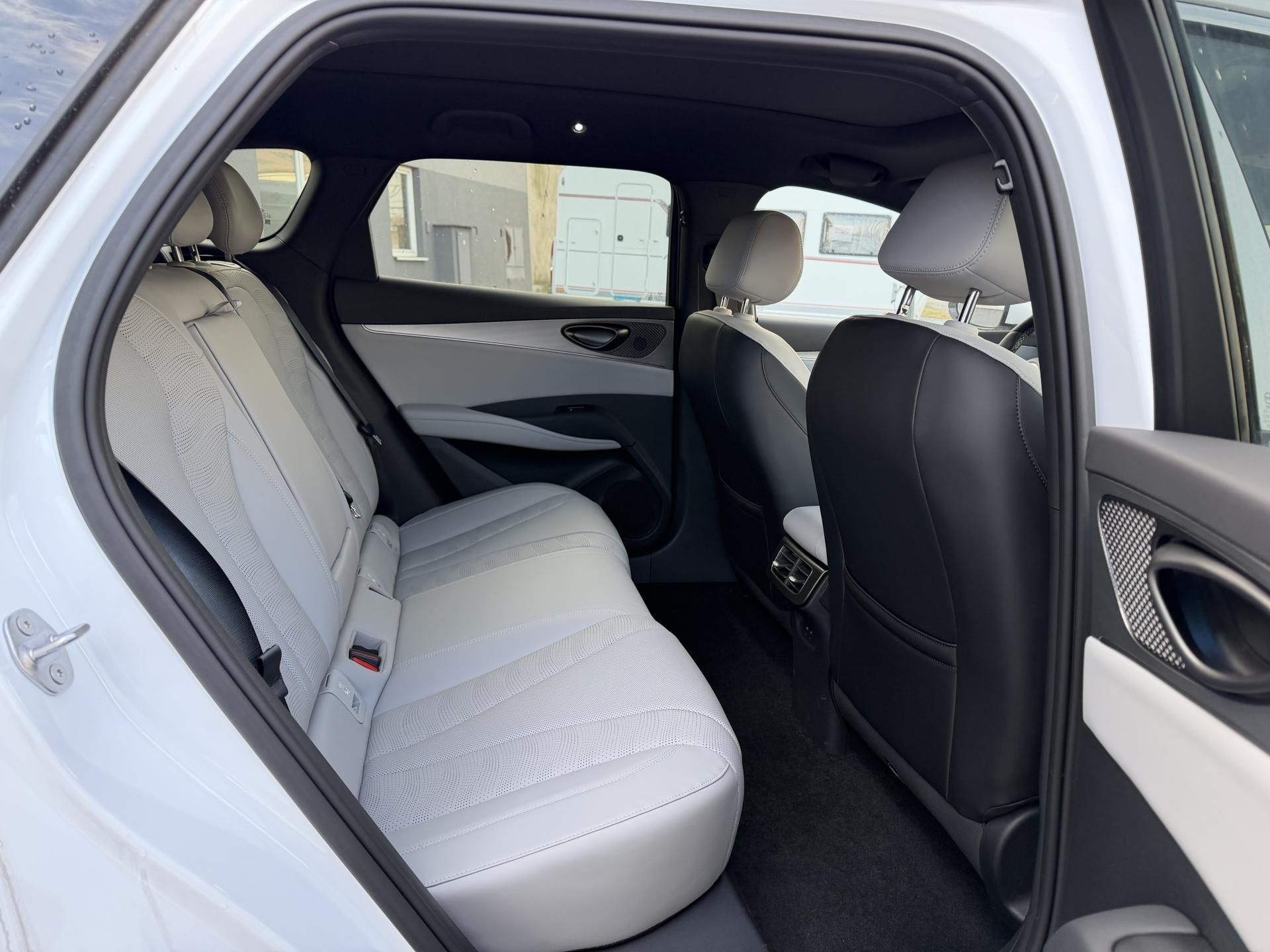 BYD Seal 6, DM-i Touring Comfort Lite - fotka 6