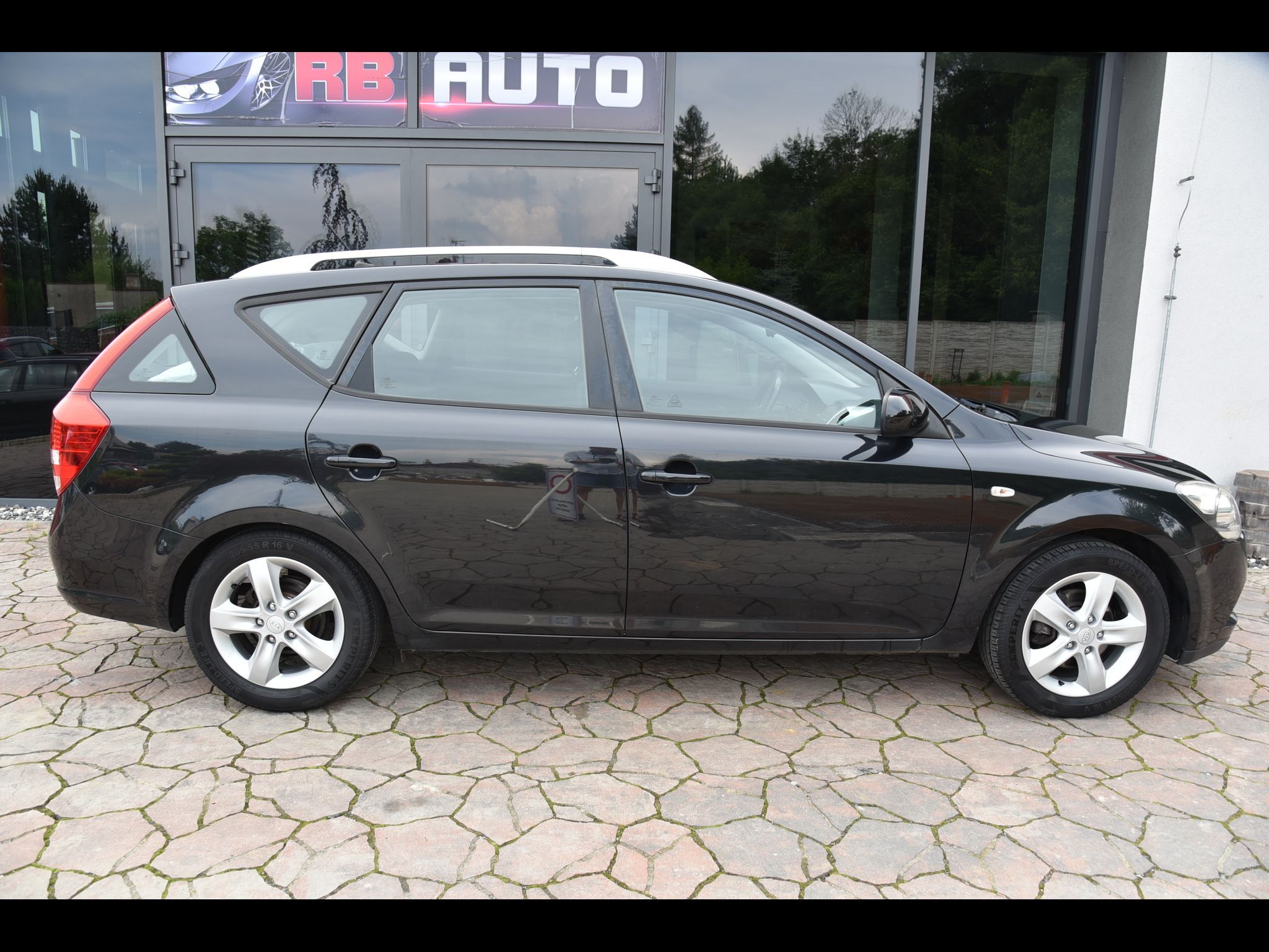Kia Cee´d, 1.4i 66 kw SportWagon - fotka 5