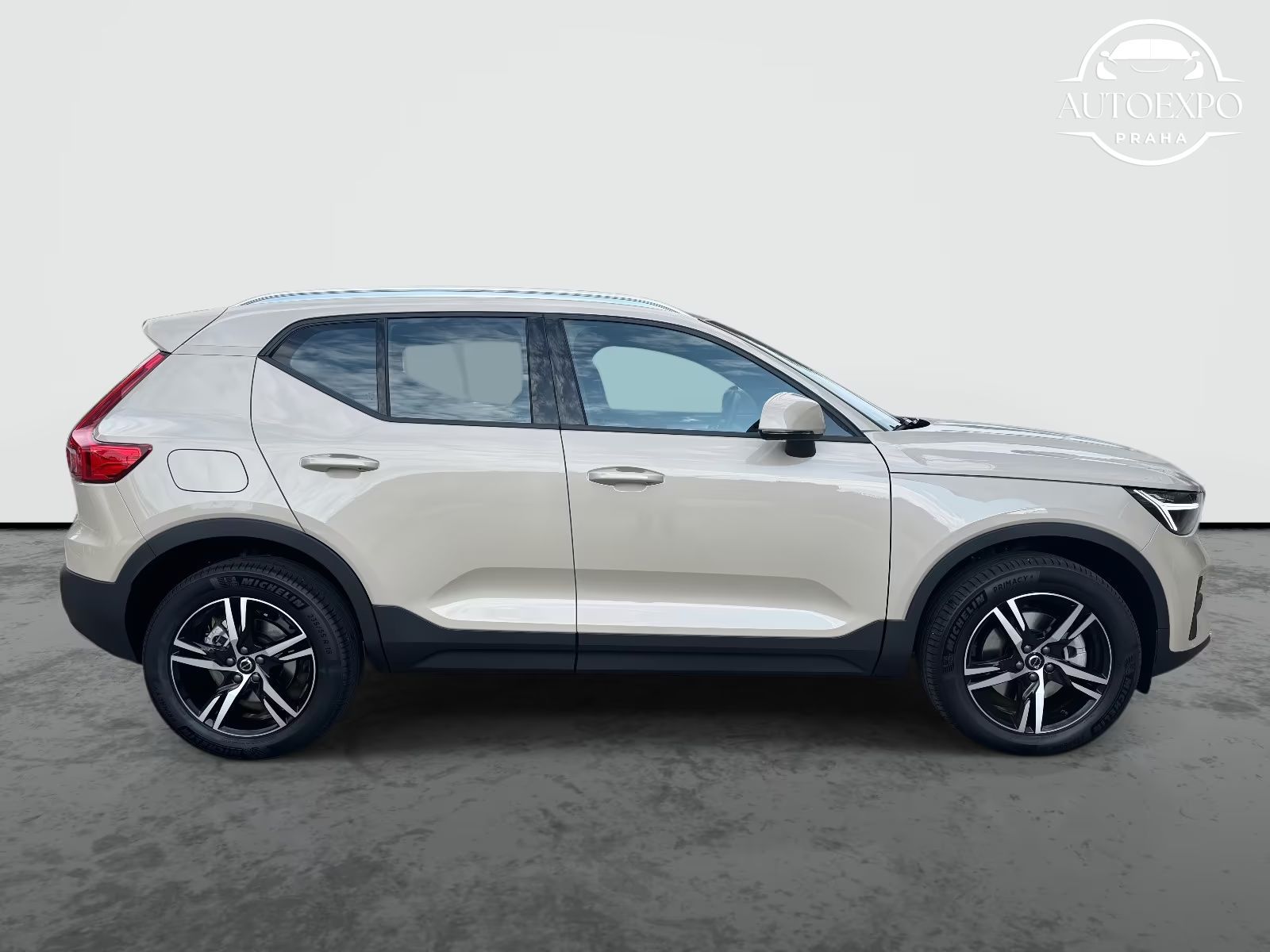 Volvo XC40, Core B3*CARPLAY*LED - fotka 3