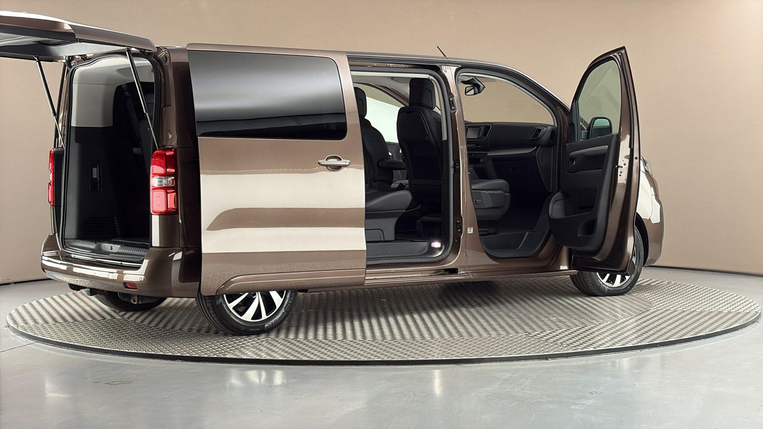 Citroën SpaceTourer, 75 kWh AUT Shine - fotka 6