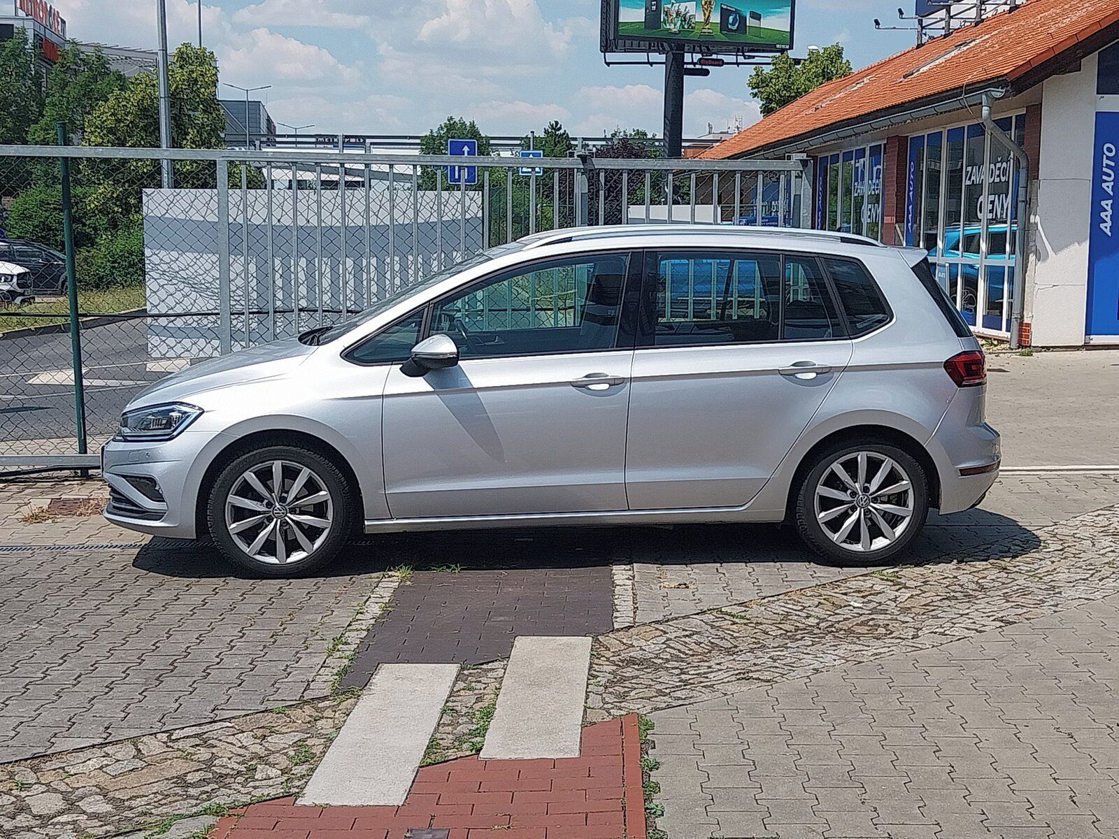 Volkswagen Golf Sportsvan, 1.5 TSI, Serv.kniha - fotka 3