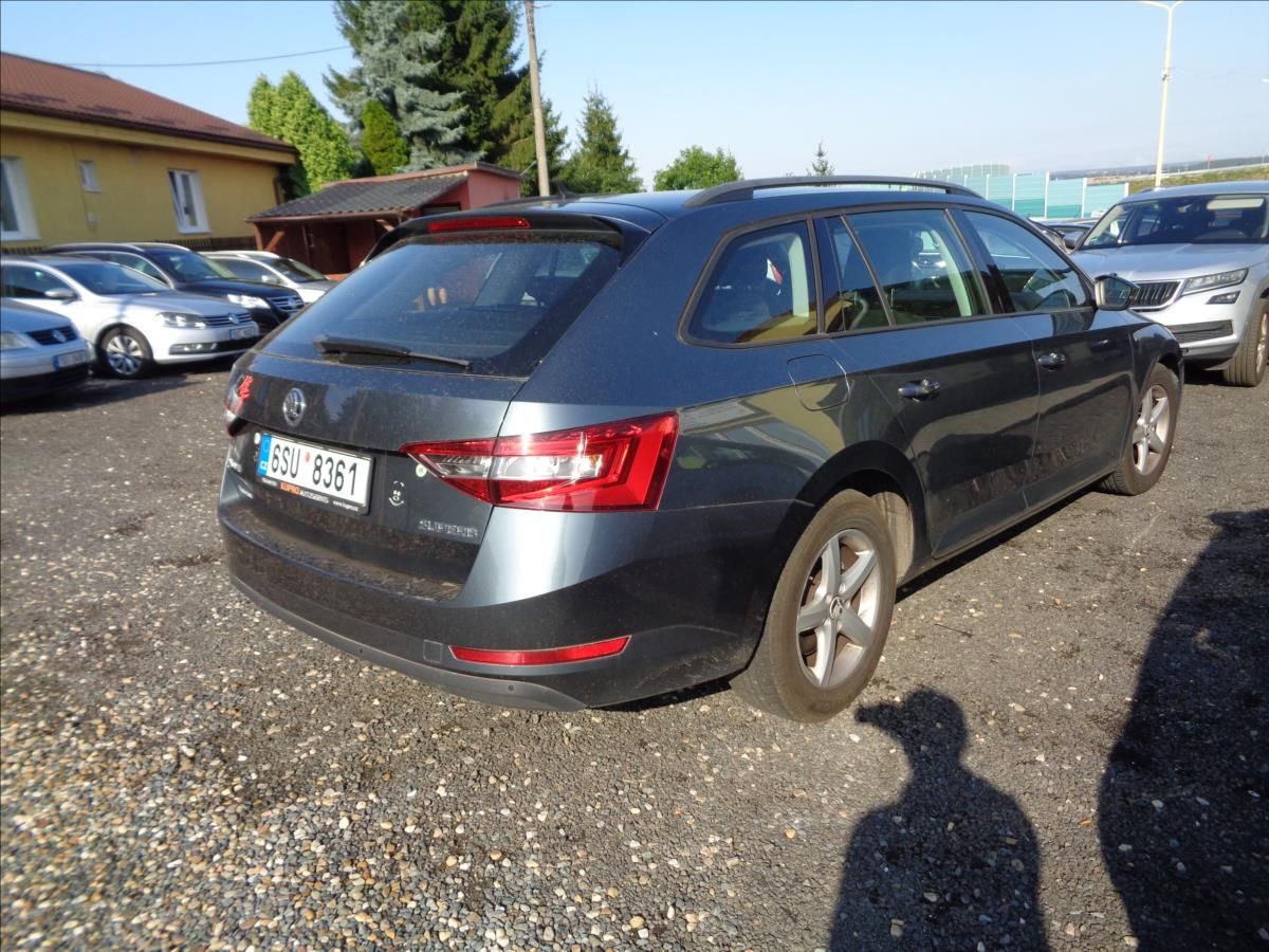 Škoda Superb, 2,0 - fotka 6
