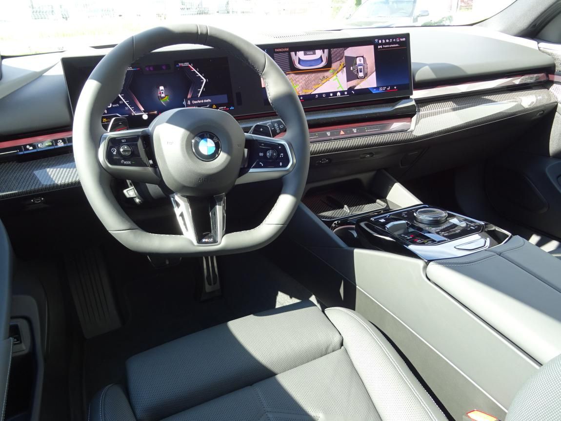 BMW Řada 5, 540d xDrive Touring - fotka 4