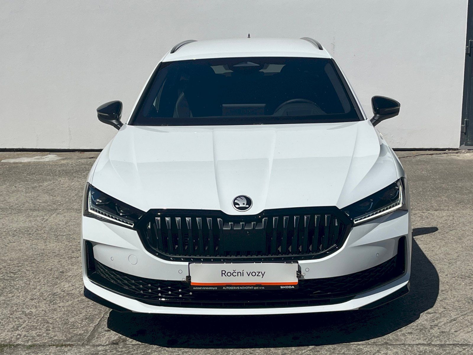 Škoda Superb, SUPERB COMBI L K TD 142/2.0 A7 - fotka 4
