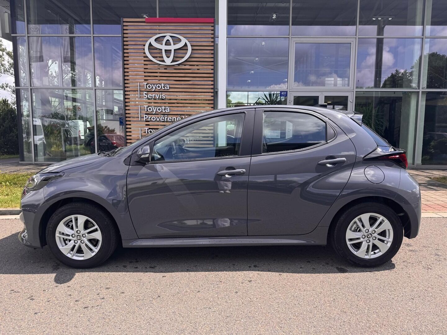 Toyota Yaris, 1.5 Comfort - fotka 5