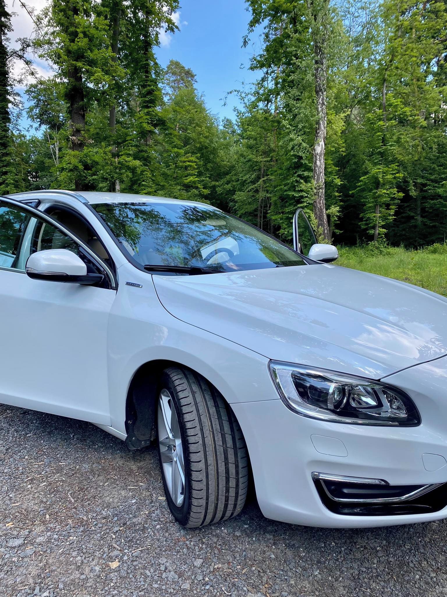 Volvo V60, D6 AWD PLUG-IN HYBRID 208KW - fotka 4