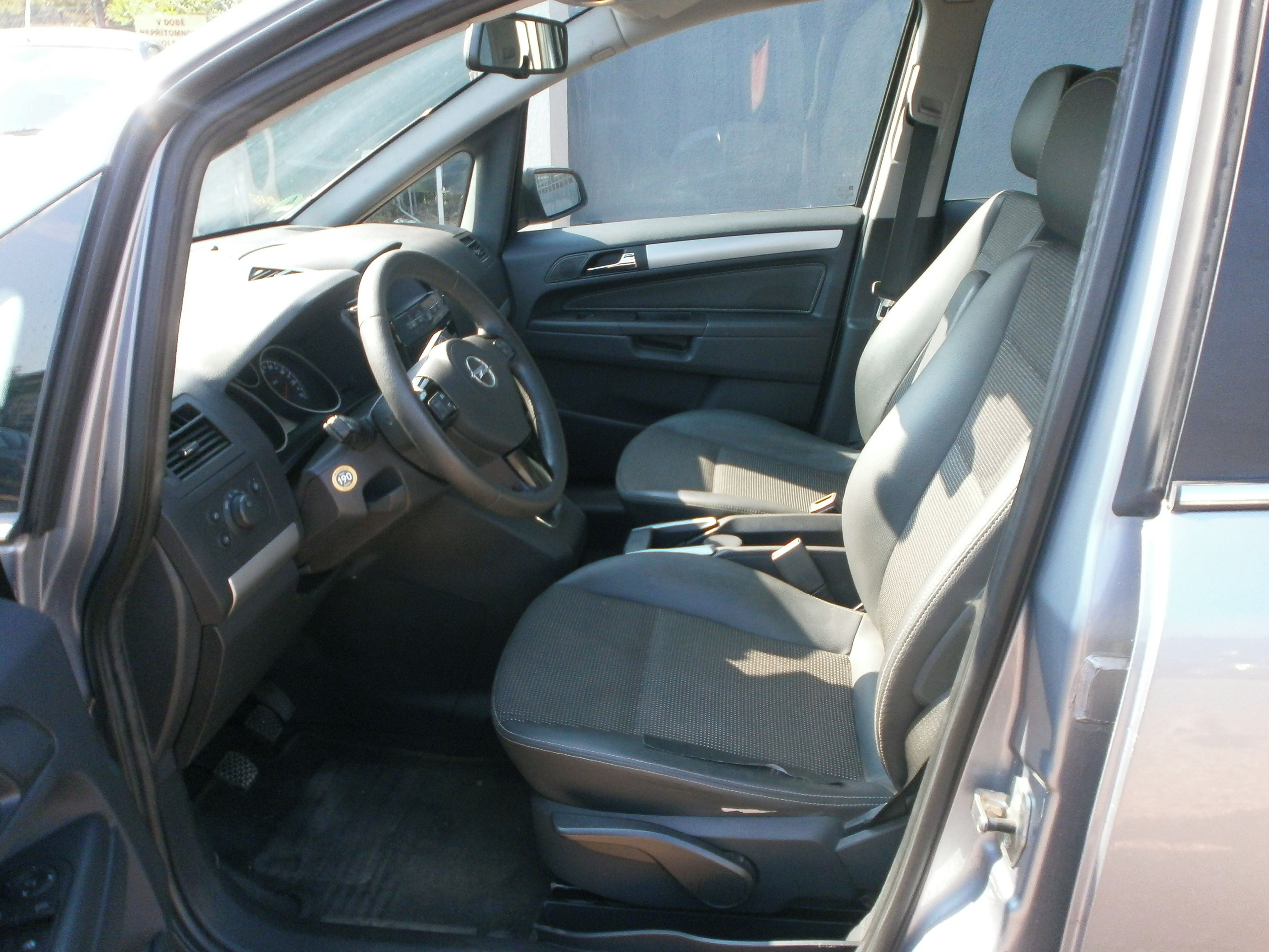 Opel Zafira, 1.8i16v-aut.klima!servis.kniha - fotka 4