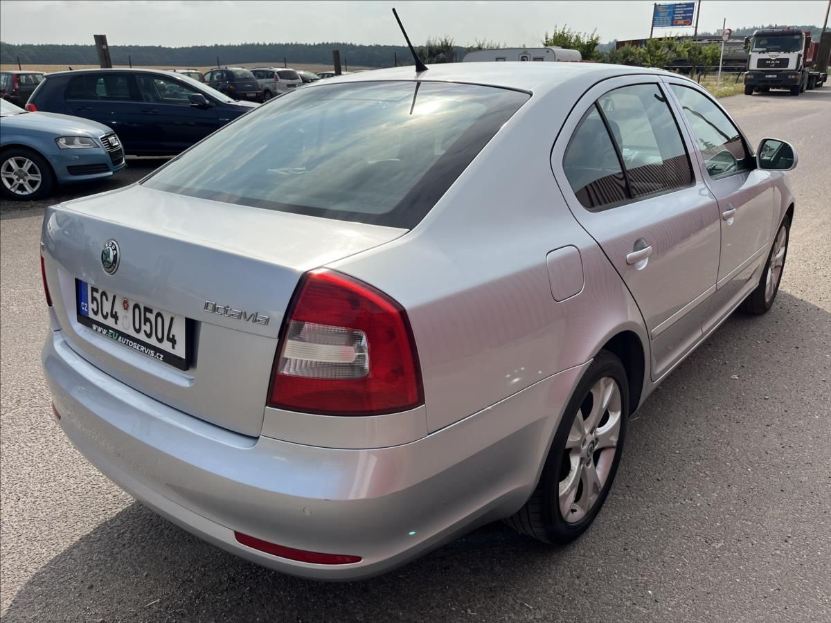Škoda Octavia, 1,6 TDi KLIMA ROZVODY SERVIS - fotka 6