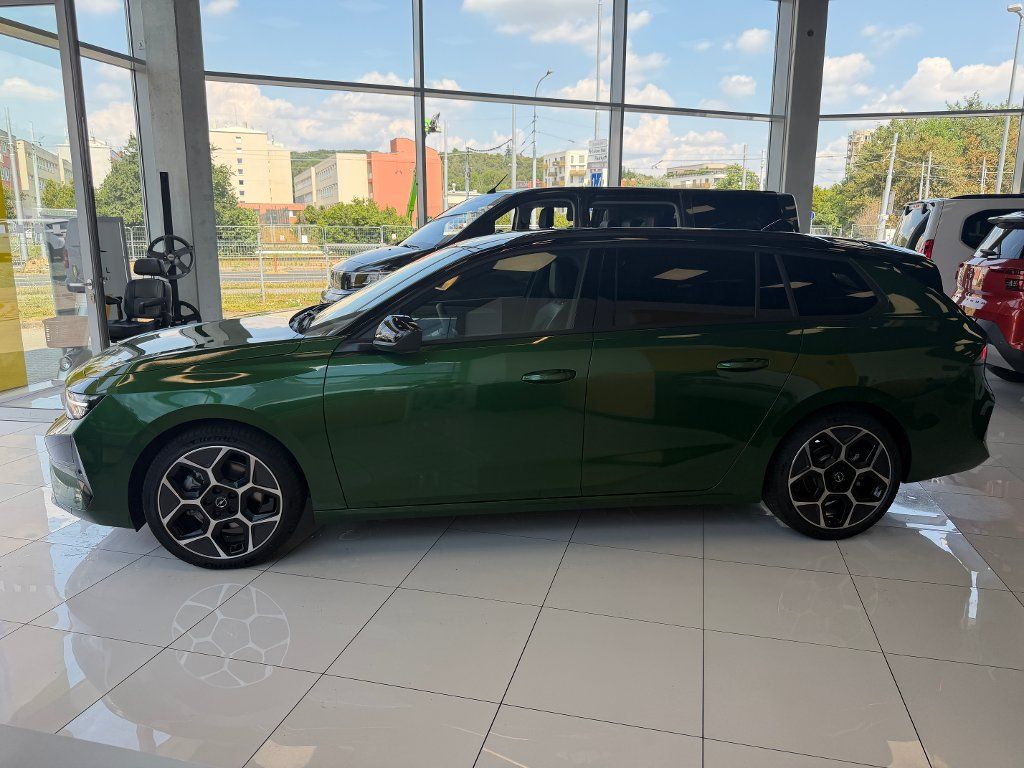 Opel Astra, Ultimate ST Hybrid 1.2T 145k - fotka 4