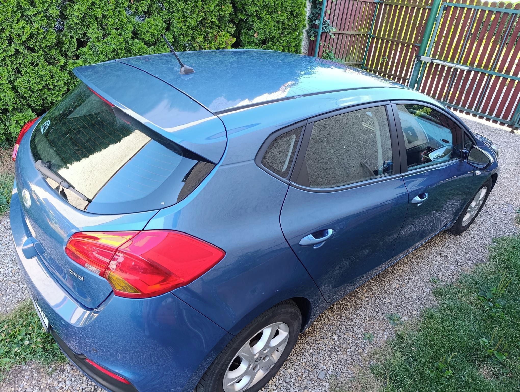 Kia Cee´d, Kia Cee´d 1.6 CRDi TOP Stav - fotka 4