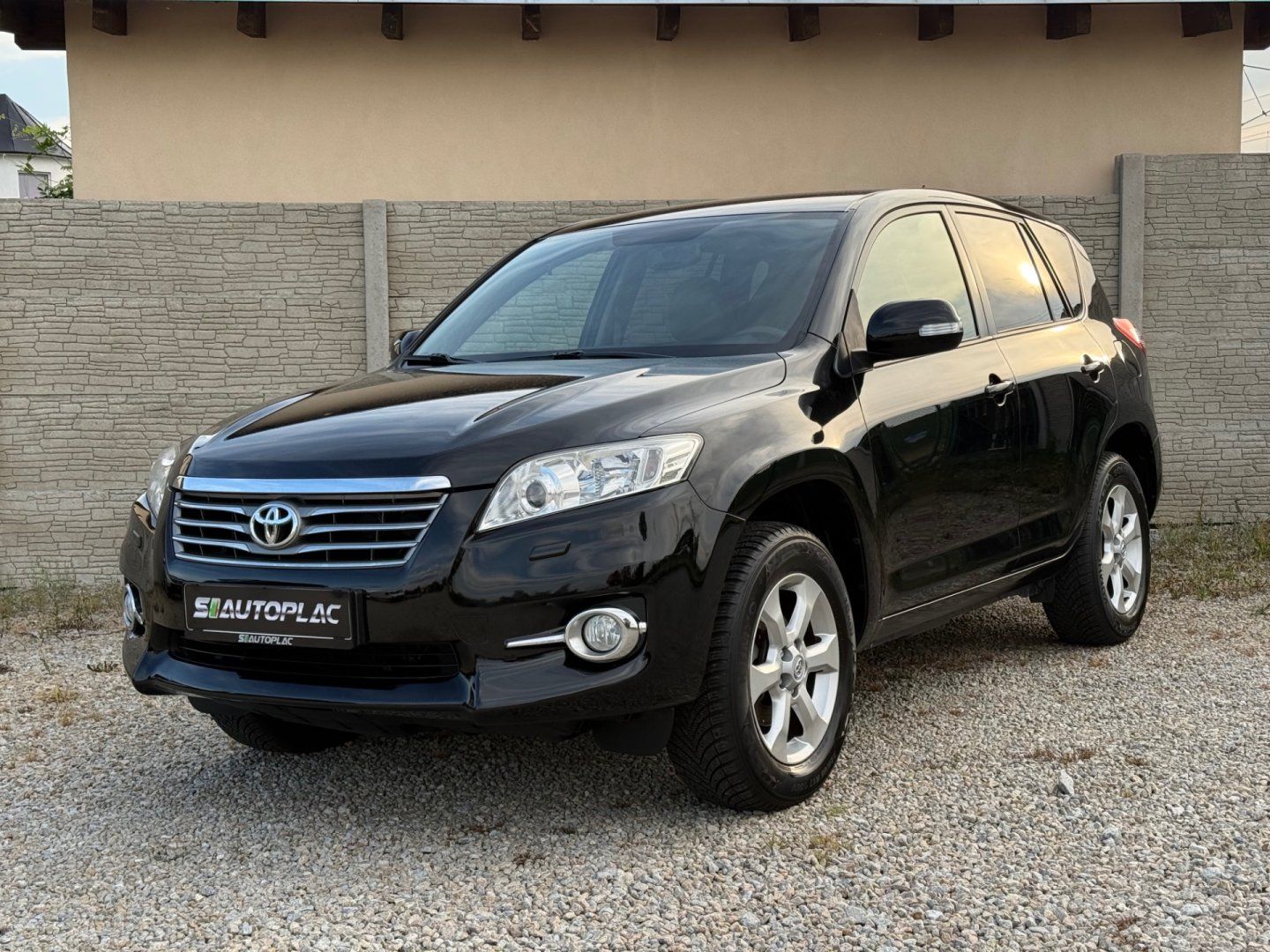 Toyota Rav4, 2.0 i 116KW Lux 4x4 - fotka 2