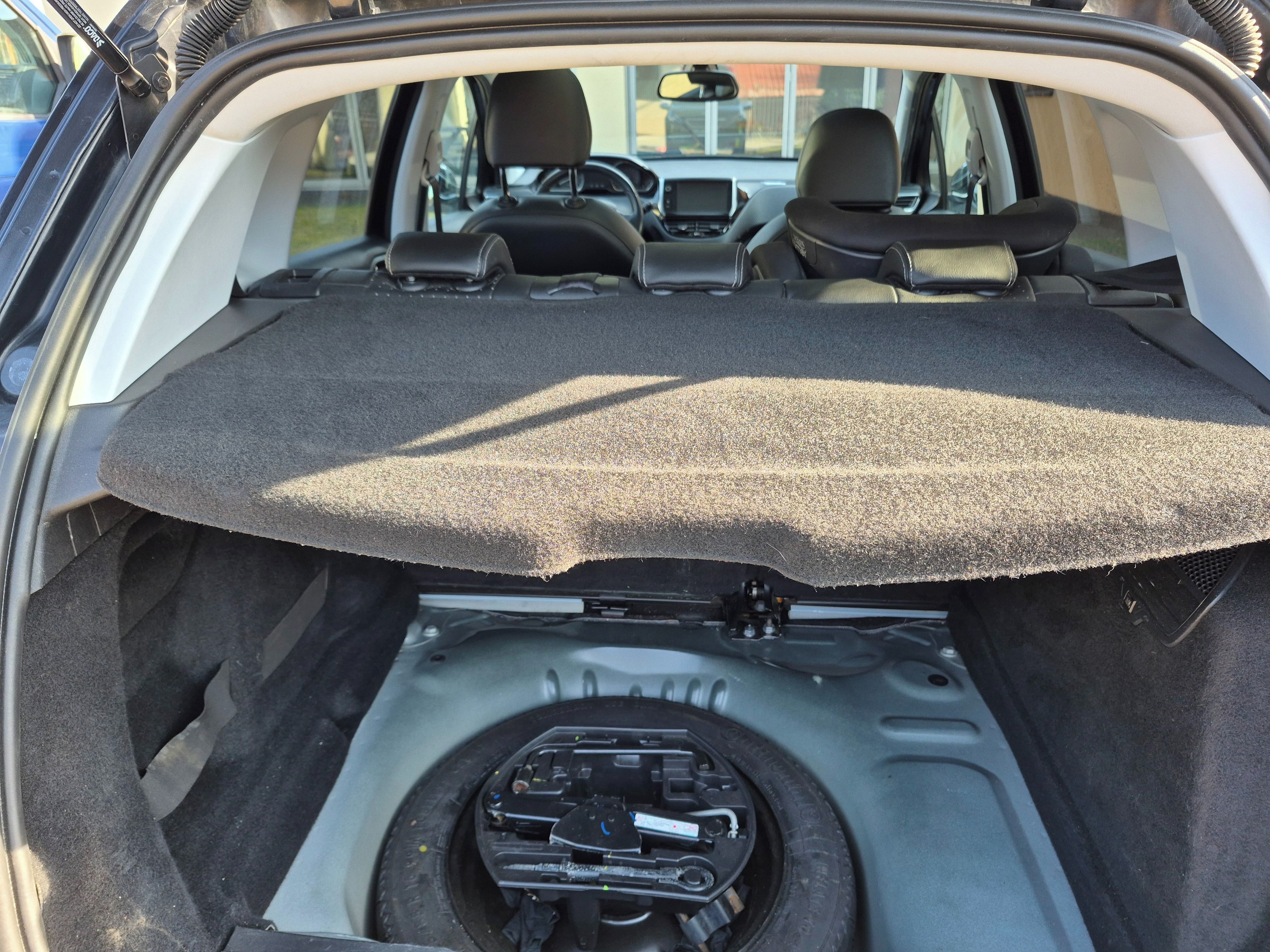 Peugeot 2008, Prodám Peugeot 2008, nová stk - fotka 6