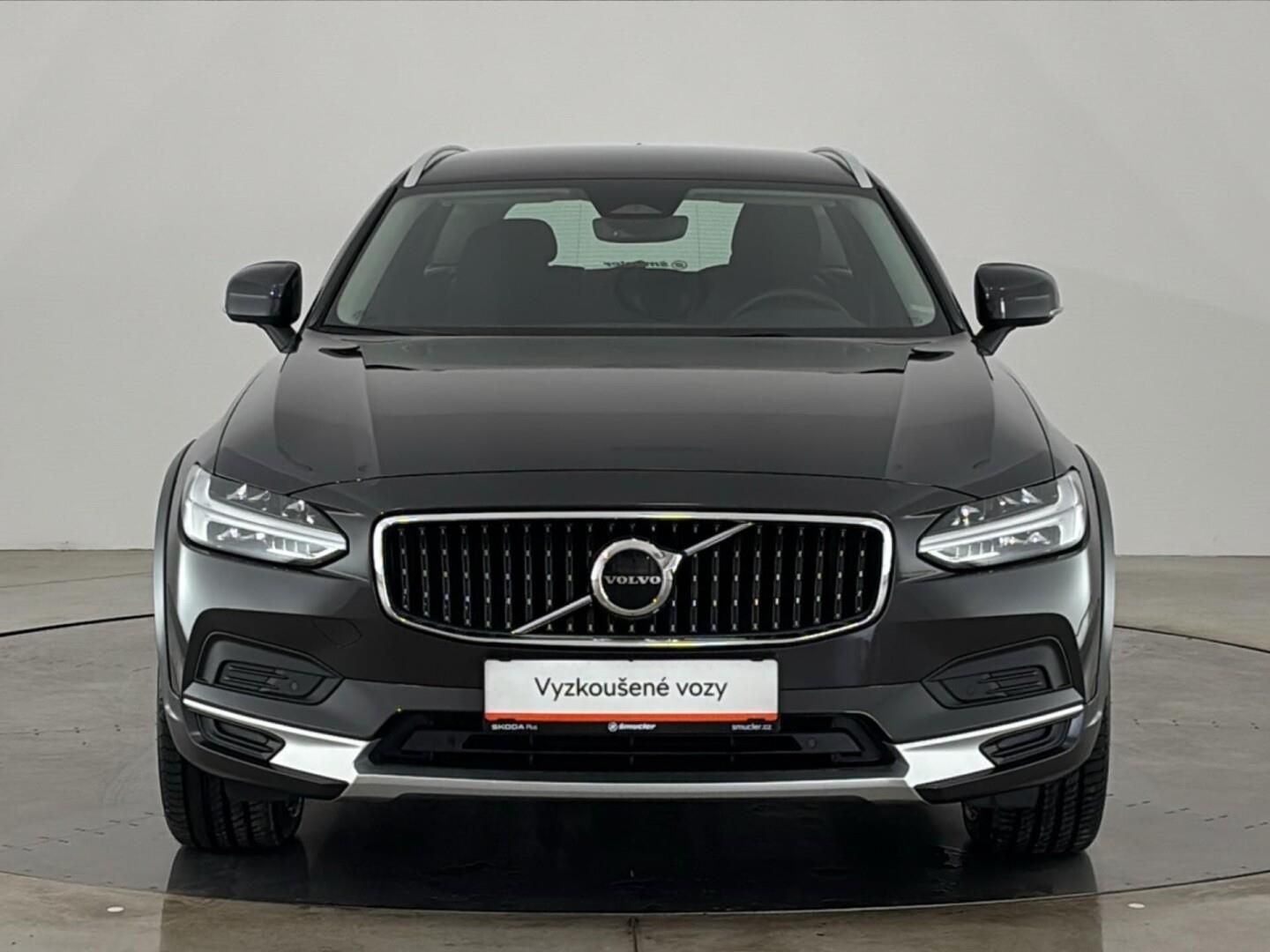 Volvo V90, 2.0 B4 / 145 kW Cross Country - fotka 4