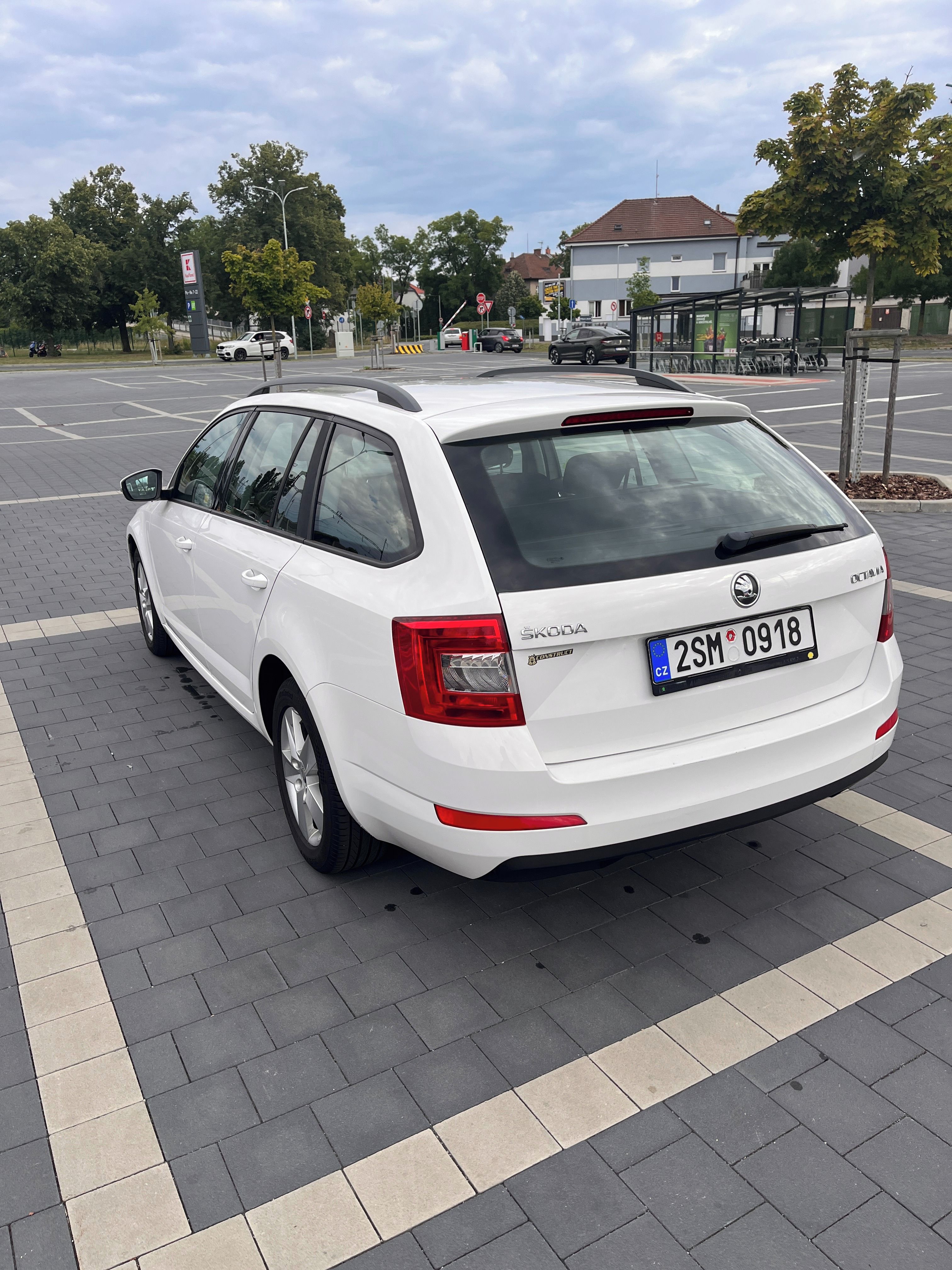 Škoda Octavia, 1,4 Tsi servisováno - fotka 2