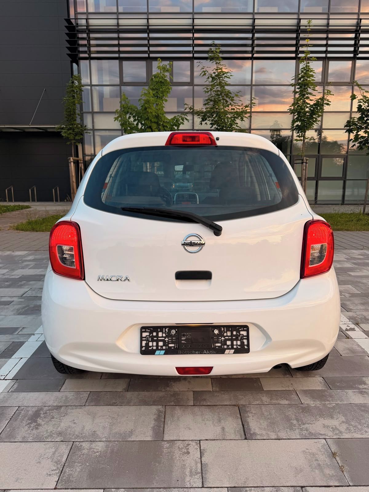 Nissan Micra, 1.2i 54950 km - fotka 4