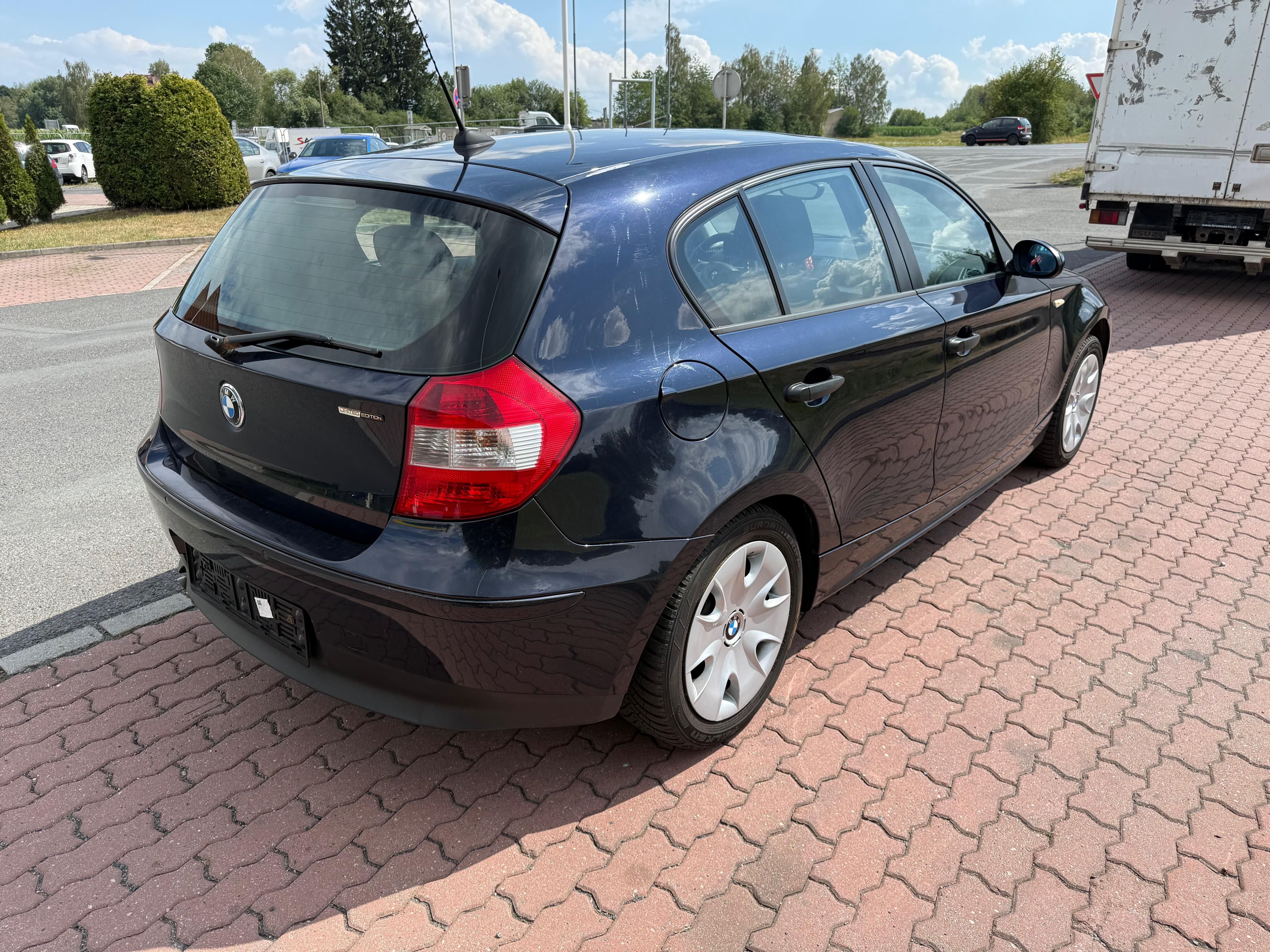 BMW Řada 1, 116i 85 KW.2006..Velmi pěkné - fotka 4