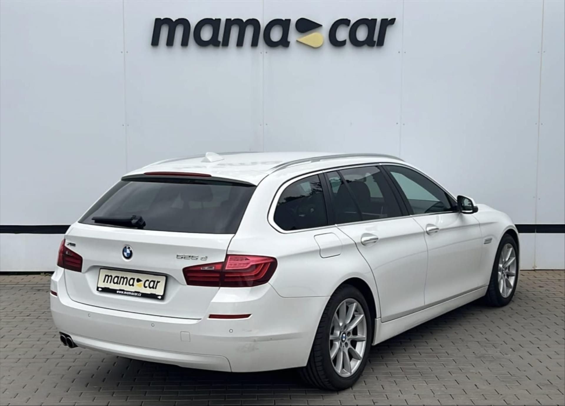 BMW Řada 5, 525D XDRIVE 160 kW SERV.KN. ČR - fotka 2