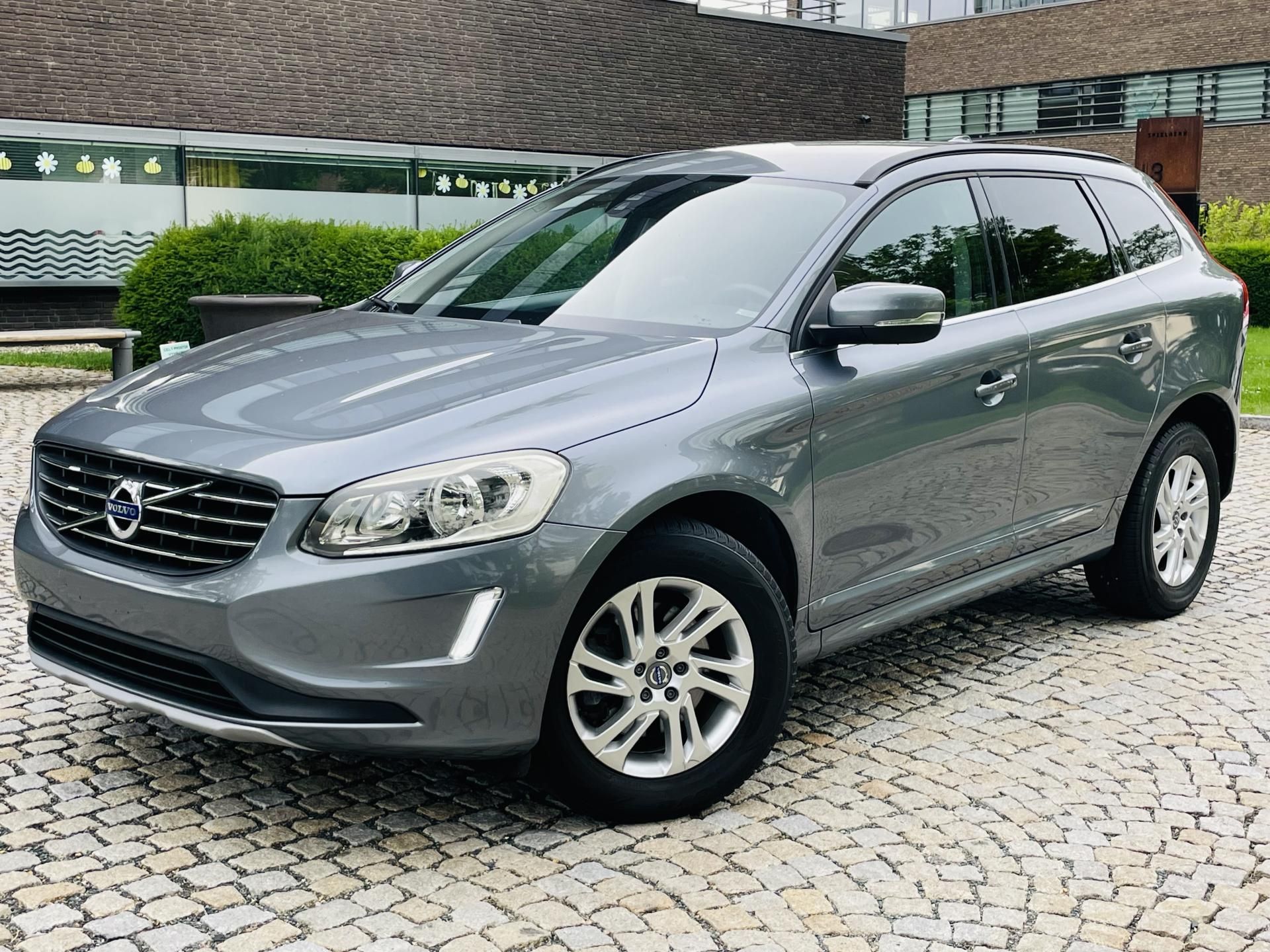 Volvo XC60, 2.4D 4x4 5V AUT 1.MAJ SERVISKA - fotka 2