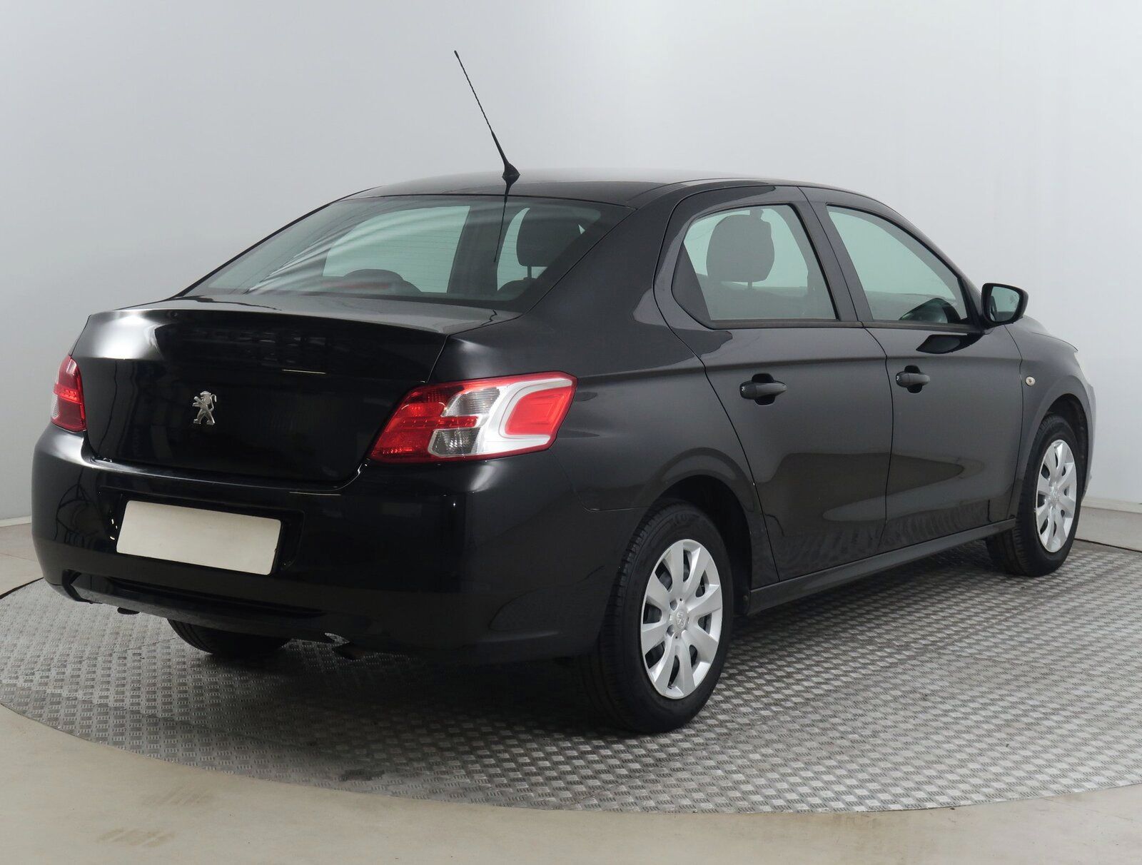 Peugeot 301, 1.2 VTi, ČR,1.maj - fotka 5