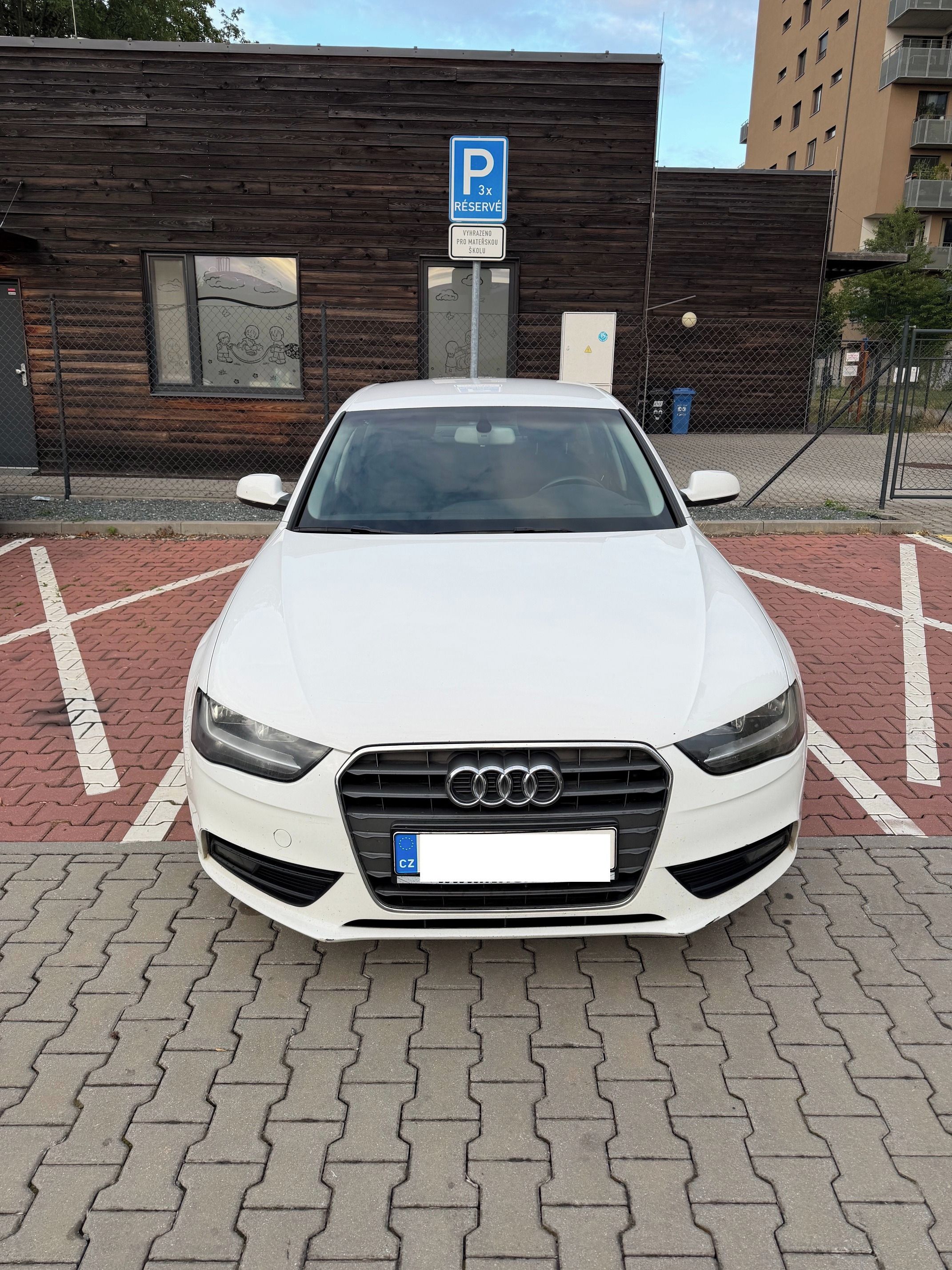 Audi A4, 1.8 TFSI Kola 18" Úplný servis - fotka 2