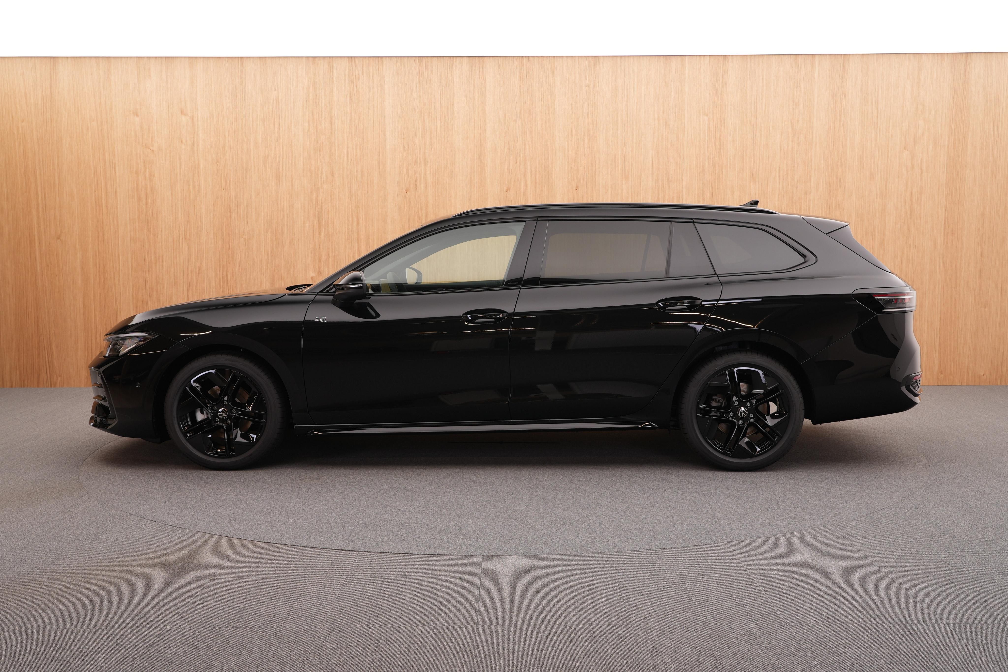 Volkswagen Passat, R-Line 2.0 TDI DSG - fotka 2