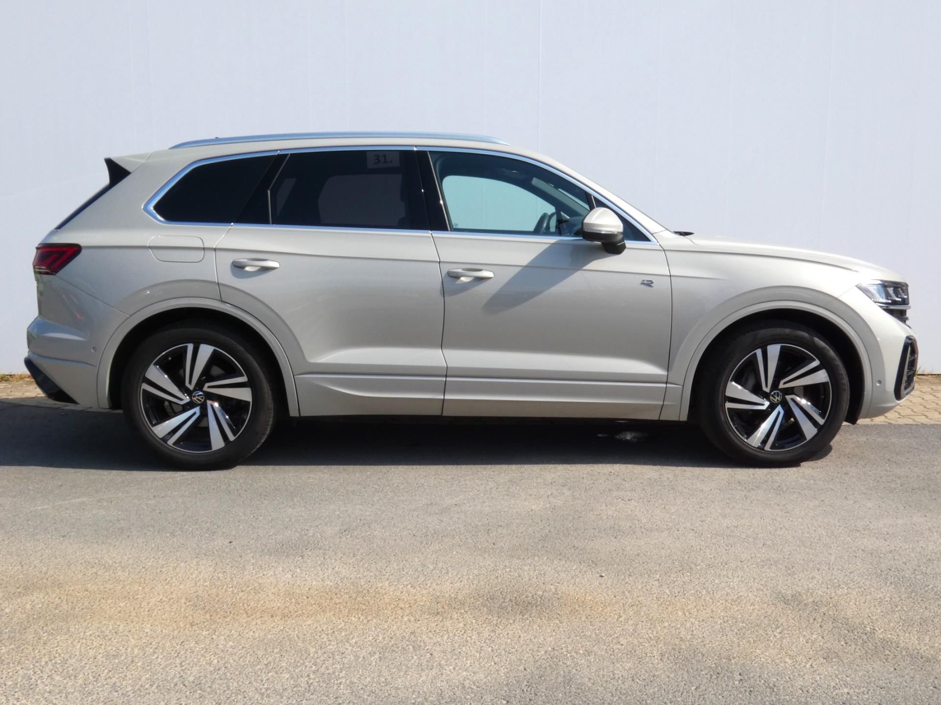 Volkswagen Touareg, R-Line 3.0 TDI - NEZ.TOPENÍ - fotka 3