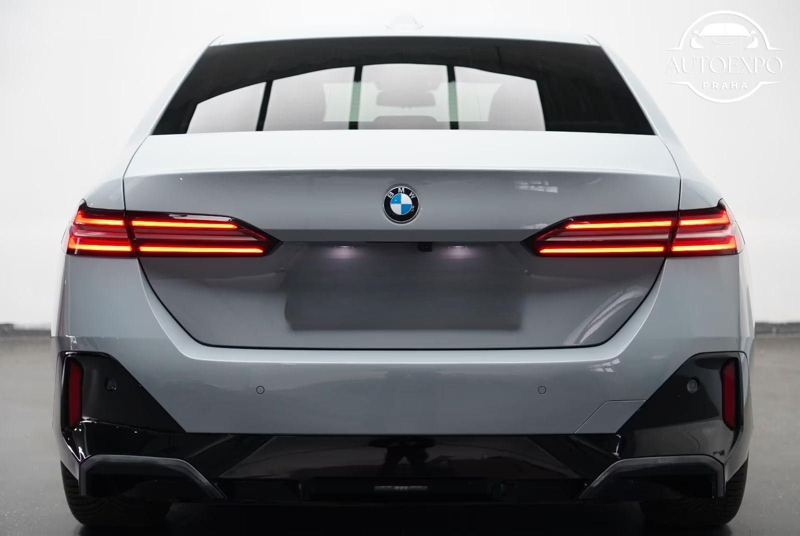 BMW Řada 5, 520d xDrive M Sport - fotka 6