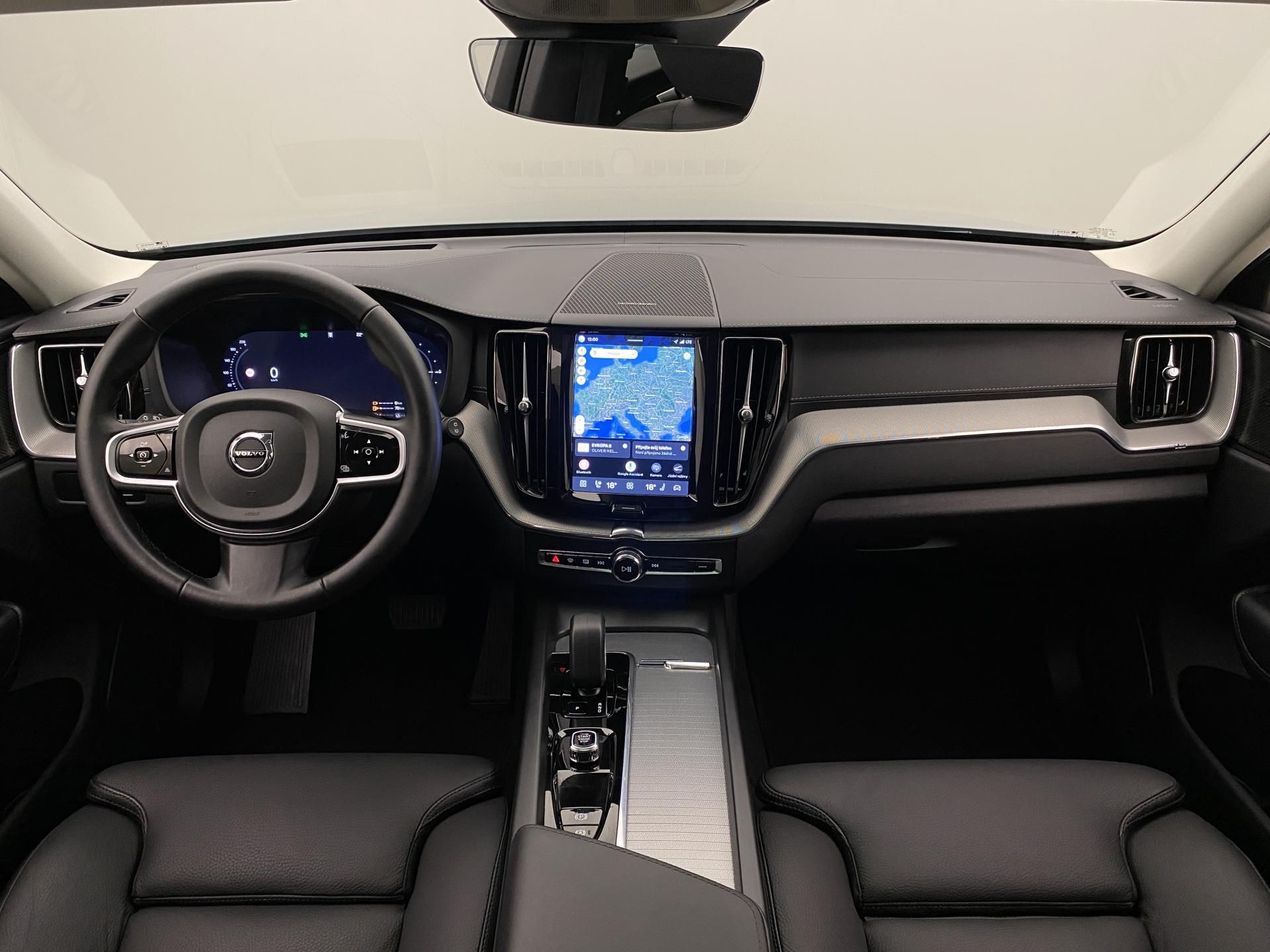 Volvo XC60, T8 AWD RECHARGE DARK ULTRA CZ - fotka 2
