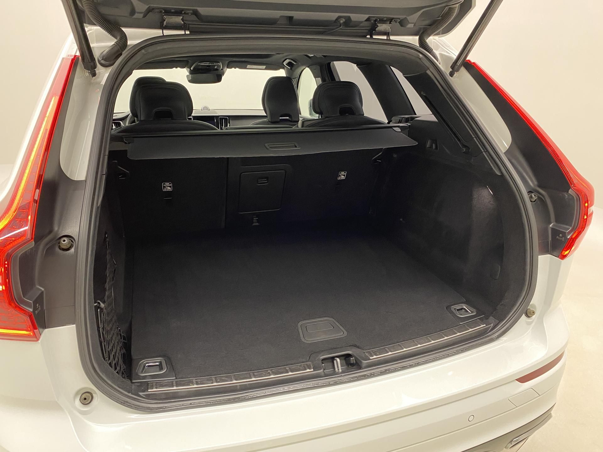 Volvo XC60, B6 AWD R-DESIGN AUT - fotka 6