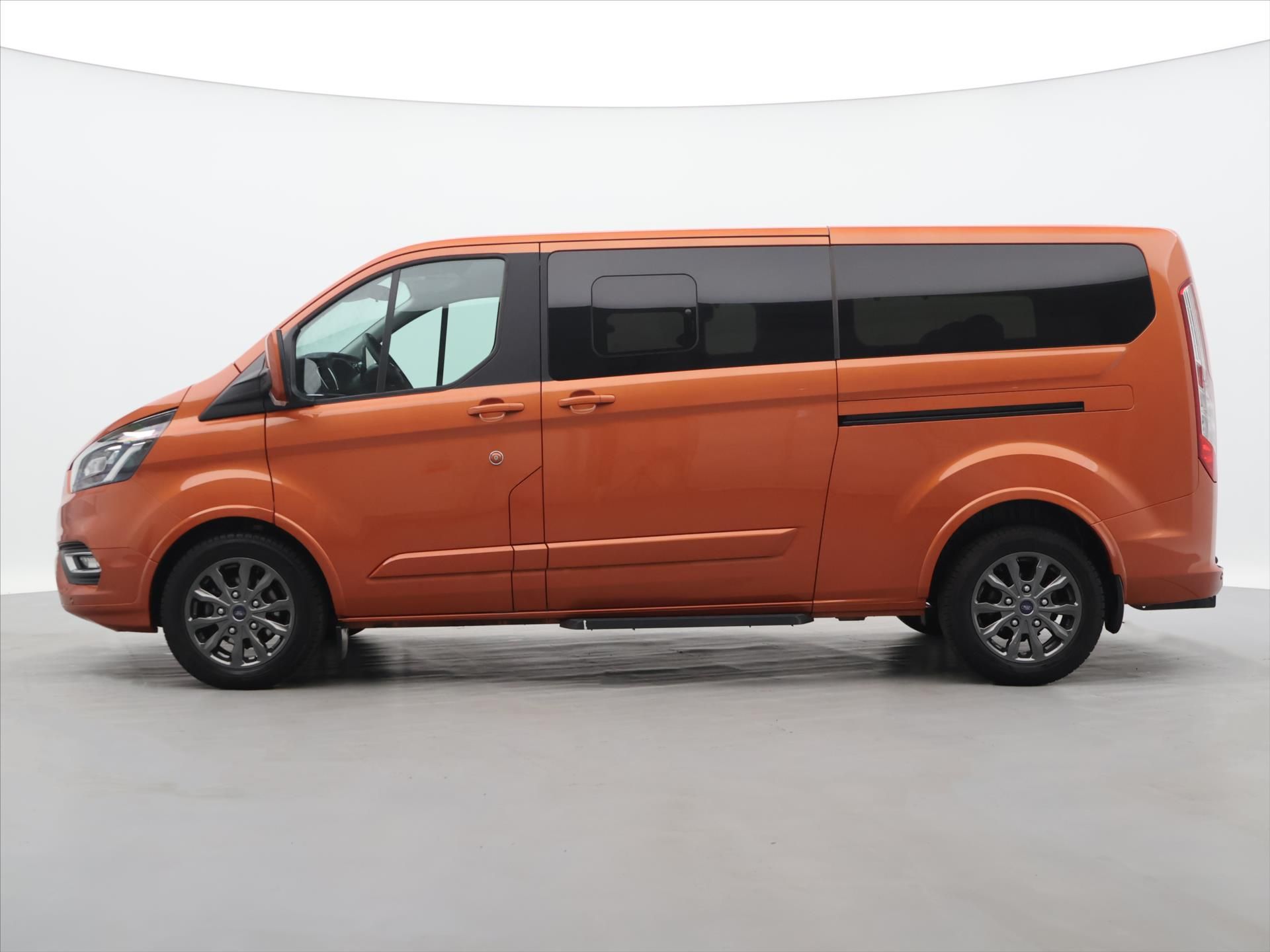 Ford Tourneo Custom, 2,0 TDCI 136kW Titanium CZ DPH - fotka 4