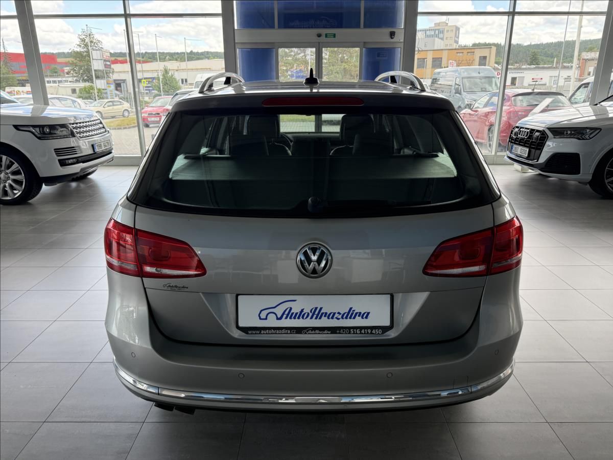 Volkswagen Passat, 2,0   DSG,HIGHLINE,SERVISKA - fotka 5