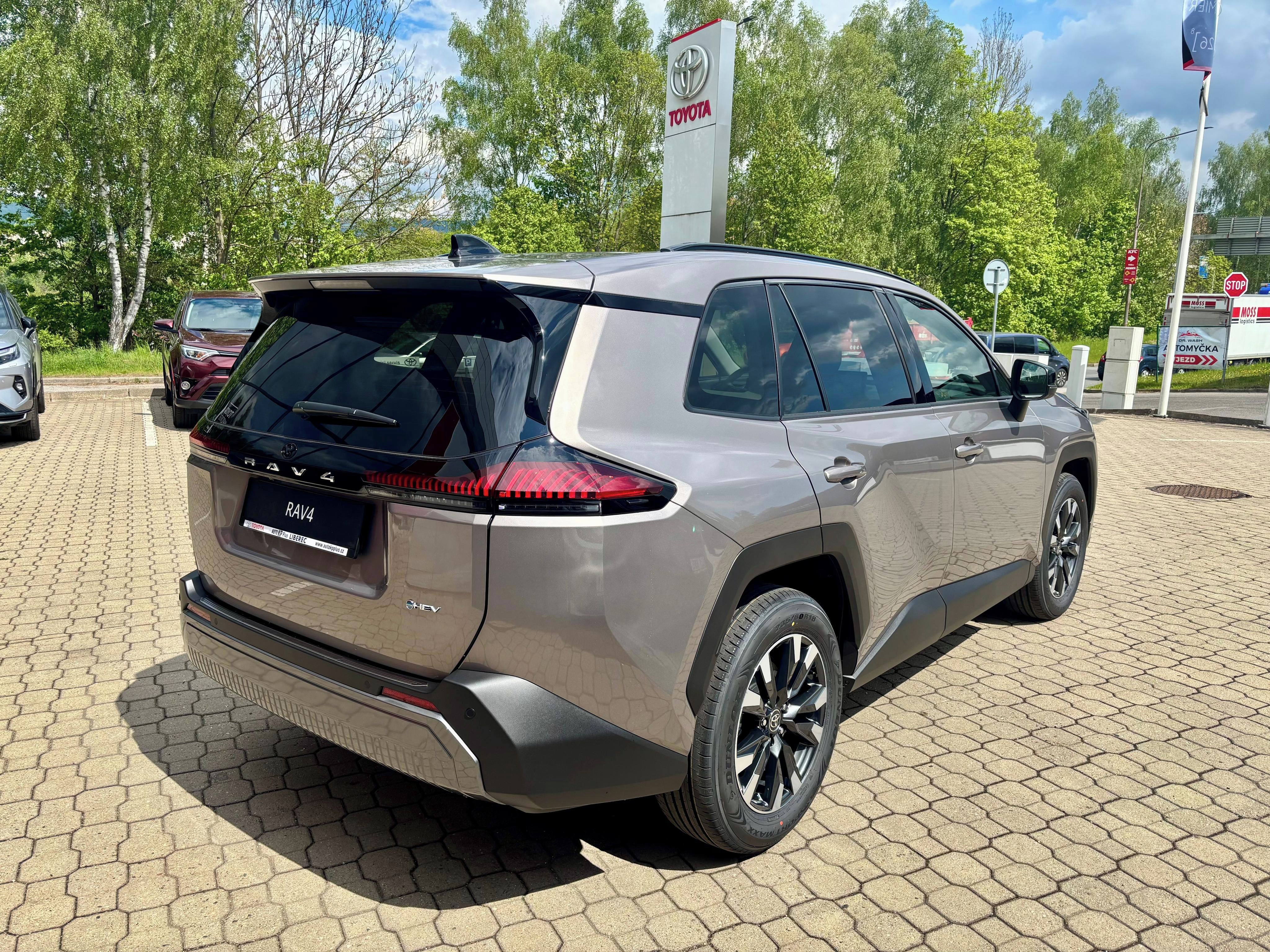 Toyota Rav4, 2,5 194k 4x4 Comfort Business - fotka 4