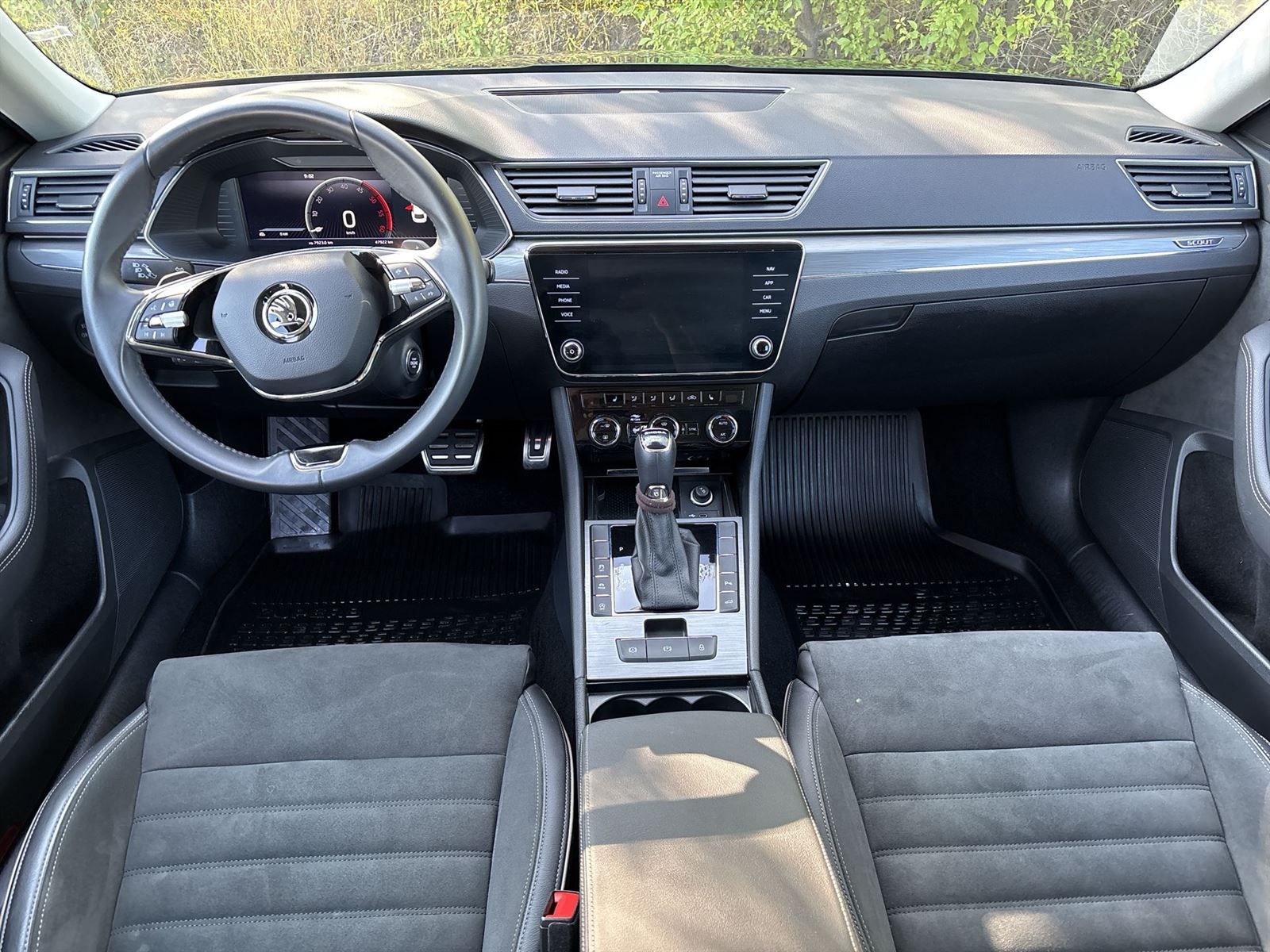 Škoda Superb, Combi 2.0 TDI 4x4 DSG Scout - fotka 5