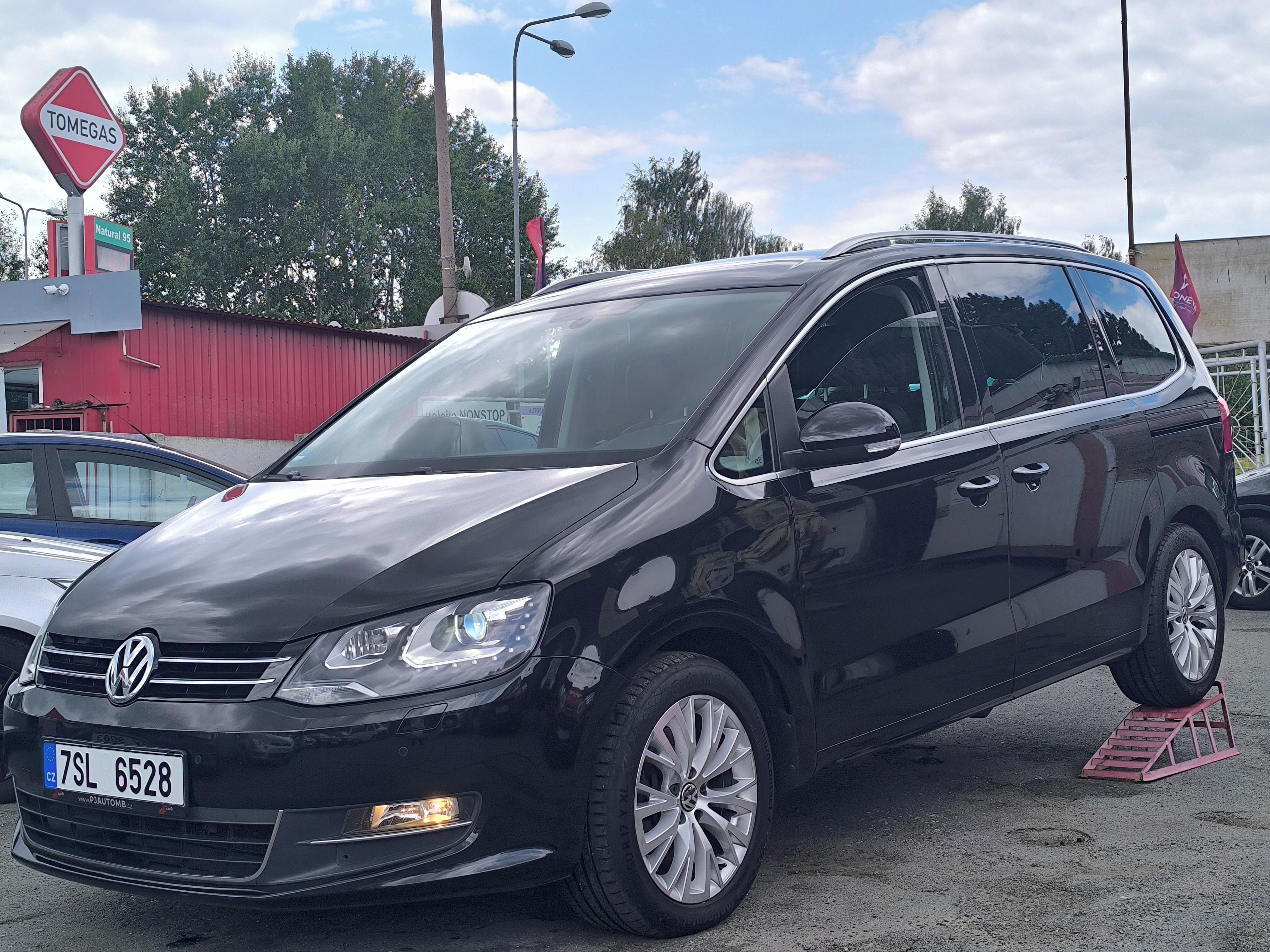 Volkswagen Sharan, 2.0TDi Highline,Tažné,1majitel - fotka 2