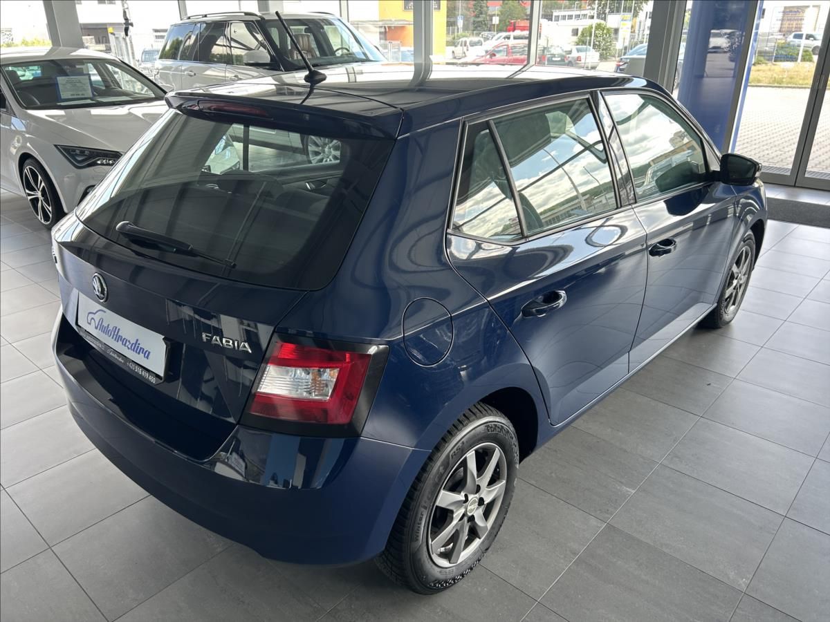 Škoda Fabia, 1,2   TSI 66kW,SERVISKA,2.MAJ - fotka 6