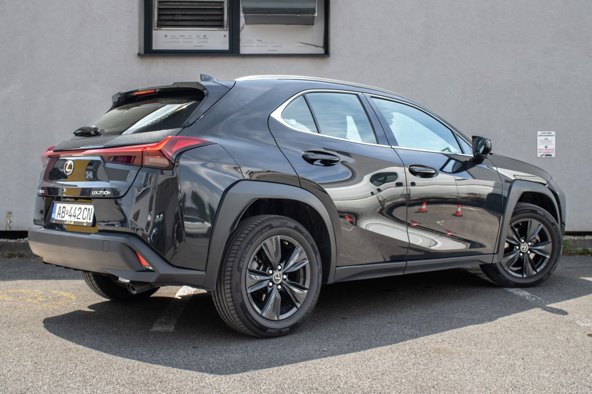 Lexus UX 200 - fotka 5