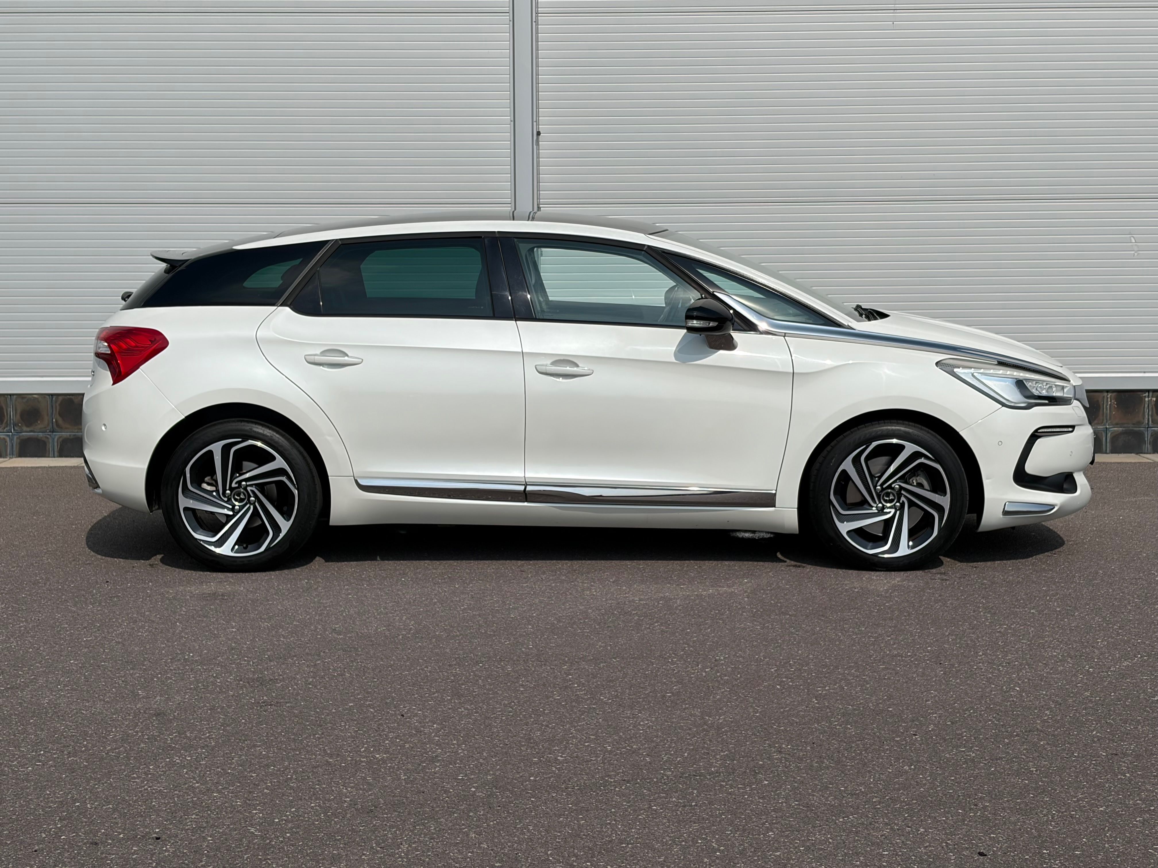 Citroën DS5, Facelift 2.0HDi 133kW AT - fotka 4