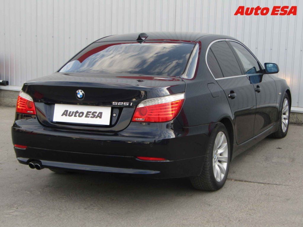 BMW Řada 5, 3.0 525i,navi - fotka 4
