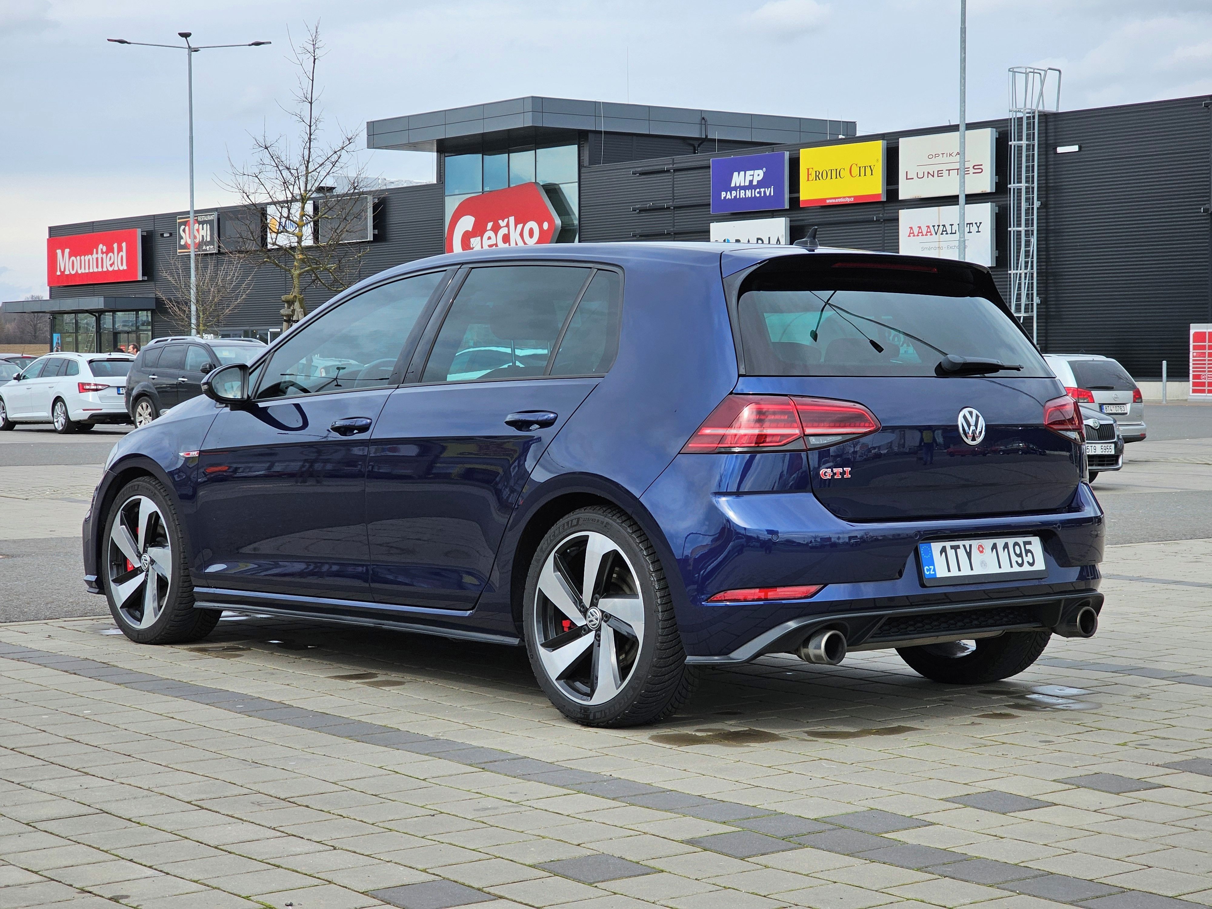 Volkswagen Golf, Volkswagen Golf 7.5 GTI 180kW - fotka 5