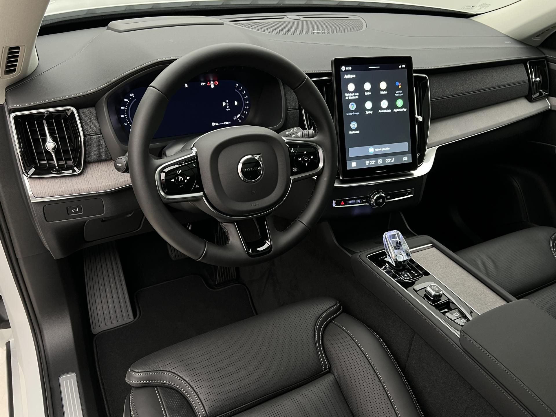 Volvo XC90, B5 AWD DARK PLUS - fotka 4