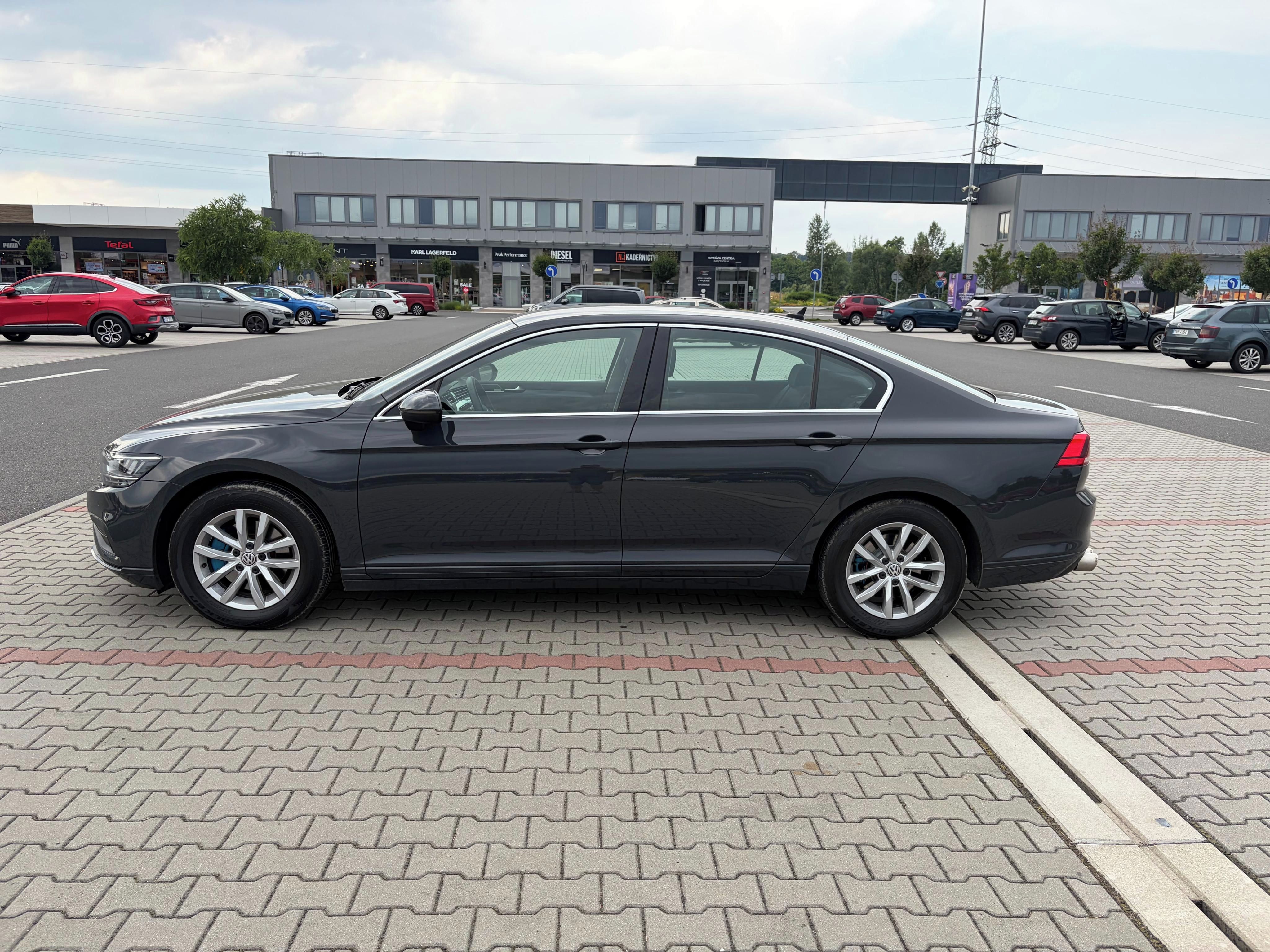 Volkswagen Passat, 1.5 TSi 110kw ČR TOP VÝBAVA - fotka 6