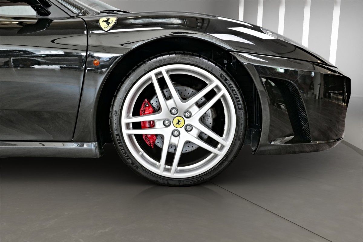 Ferrari F 430, 4,3 F1 V8 - fotka 4
